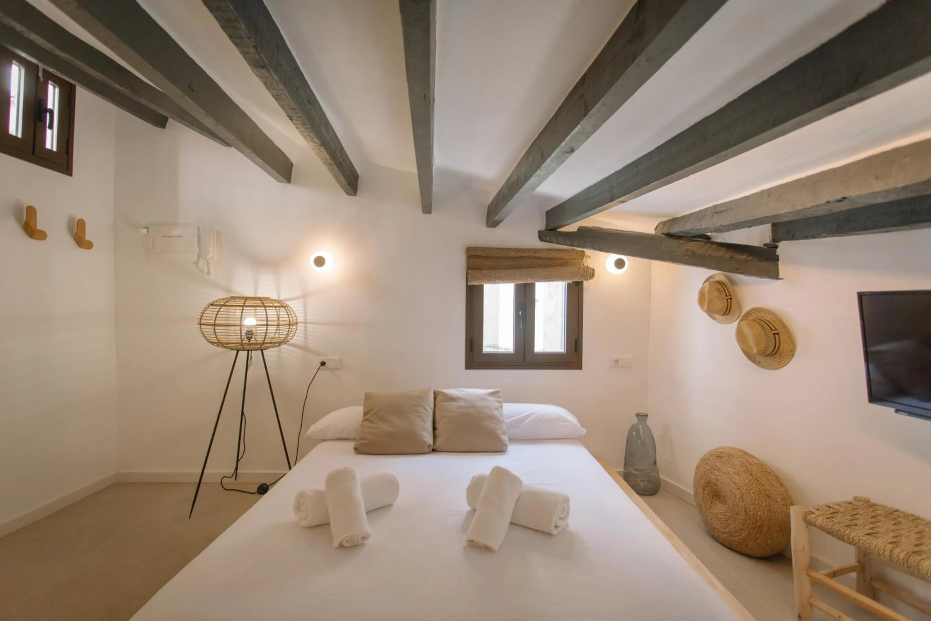 Bedroom, Bed in Mayor 36 by Seaward Suites