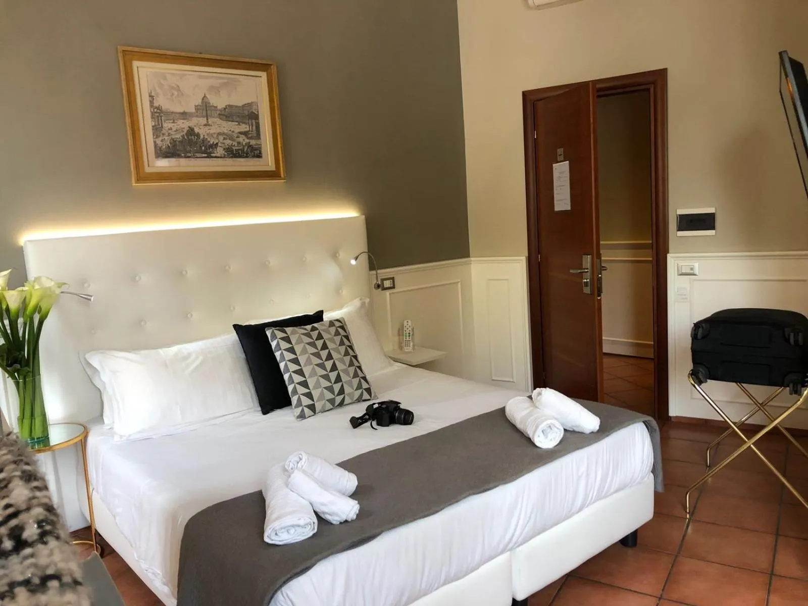 Photo of the whole room, Bed in 207 Inn