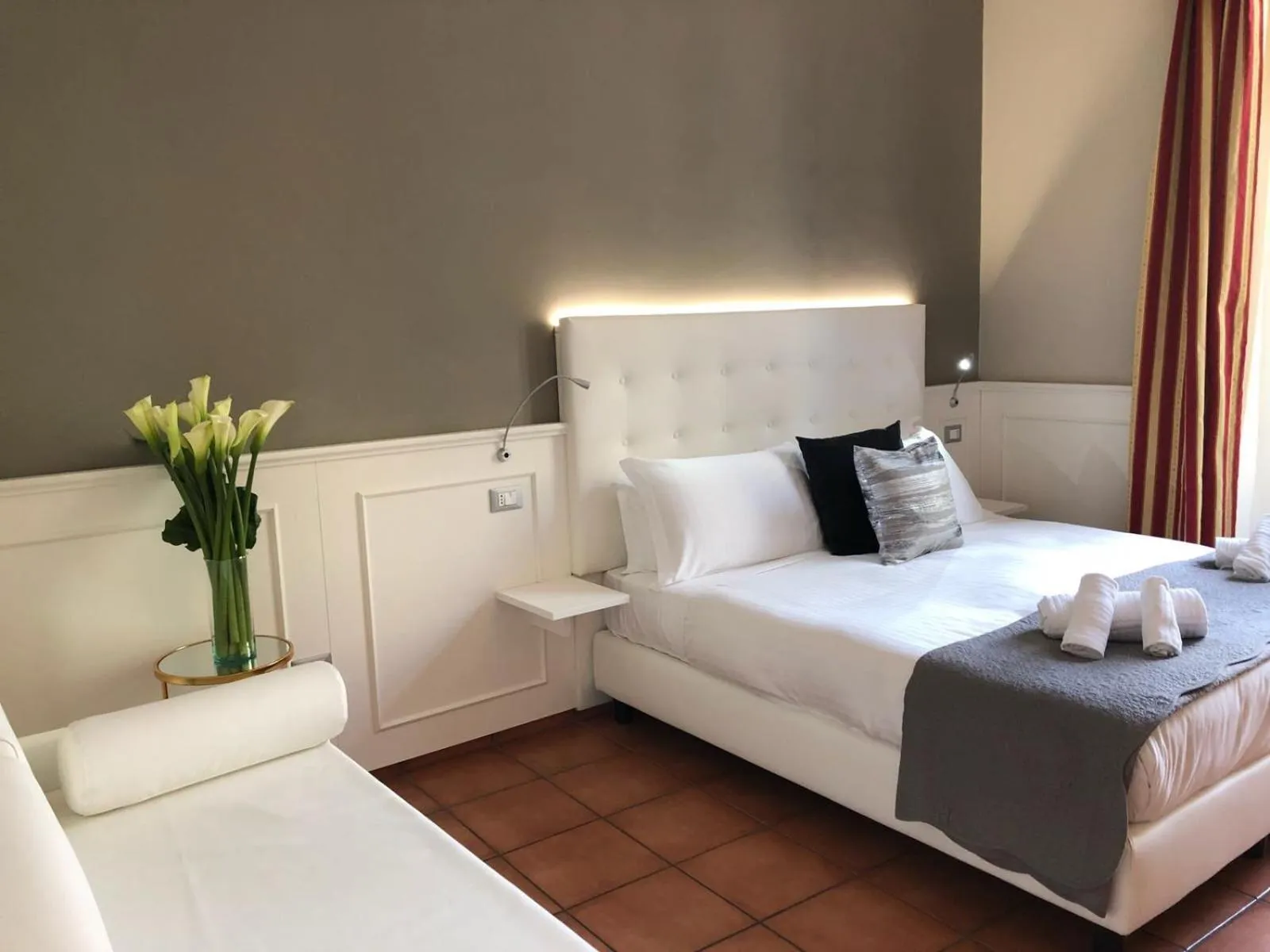 Other, Bed in 207 Inn