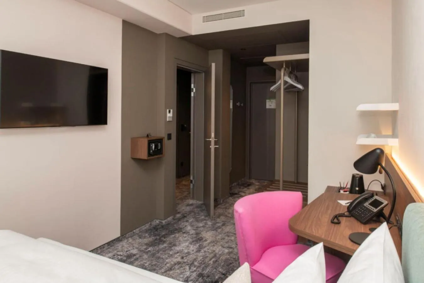 Photo of the whole room, Bed in Hotel Le Parc