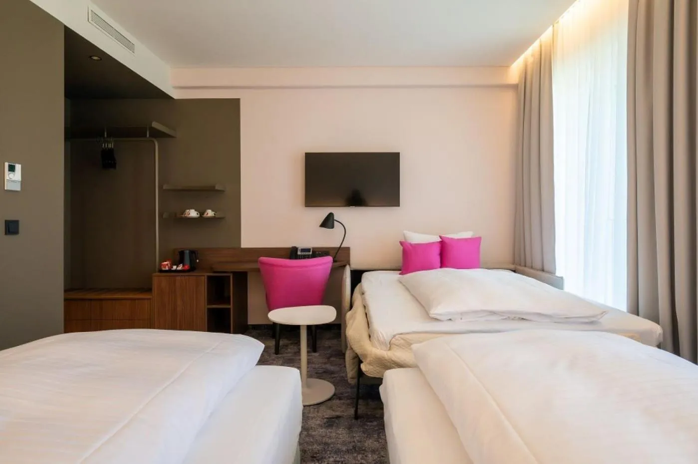 Photo of the whole room, Bed in Hotel Le Parc