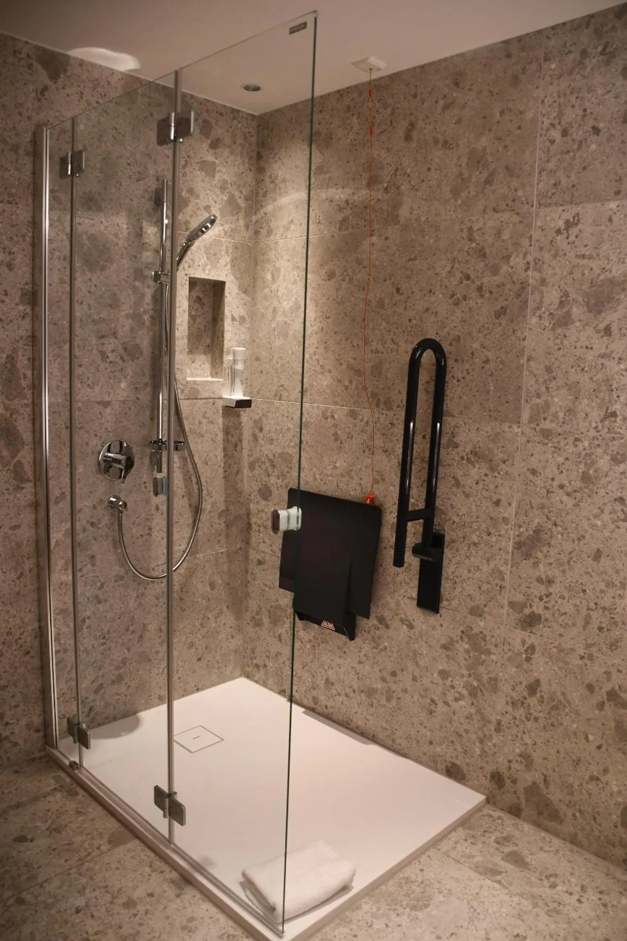 Shower in Hotel Le Parc