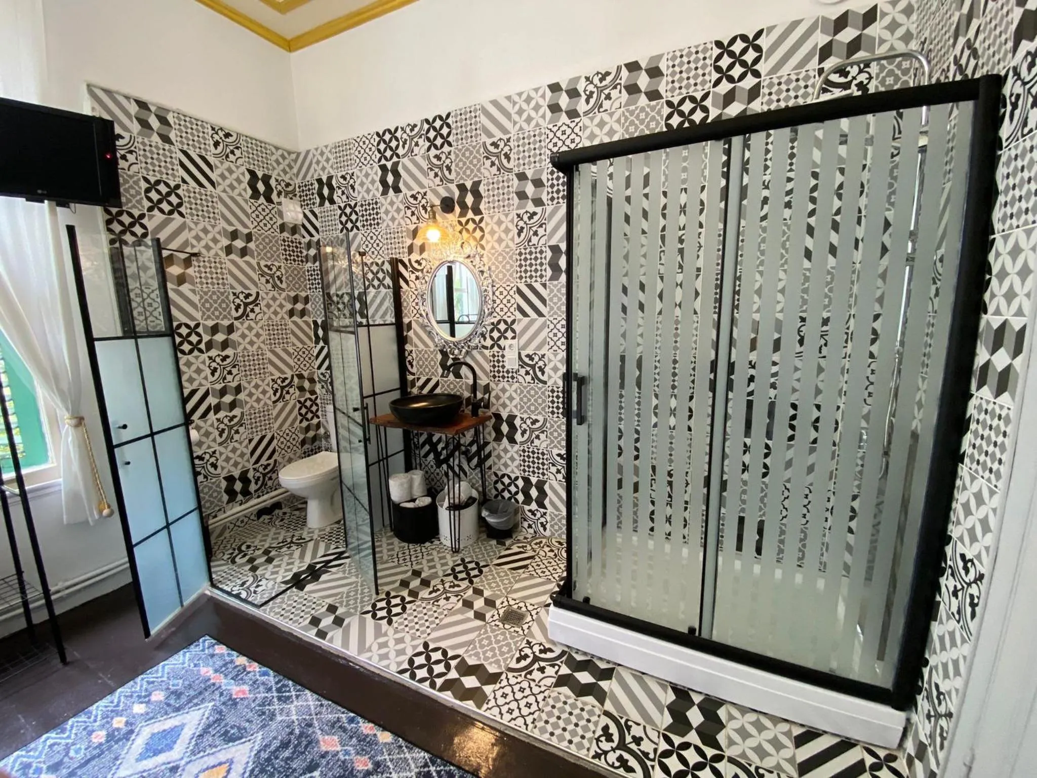 Bathroom in No16 Ada