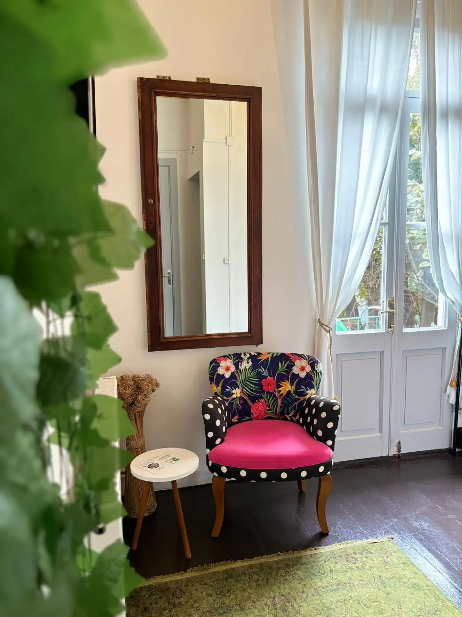 King Room with Balcony in No16 Ada King Room with Balcony in No16 Ada