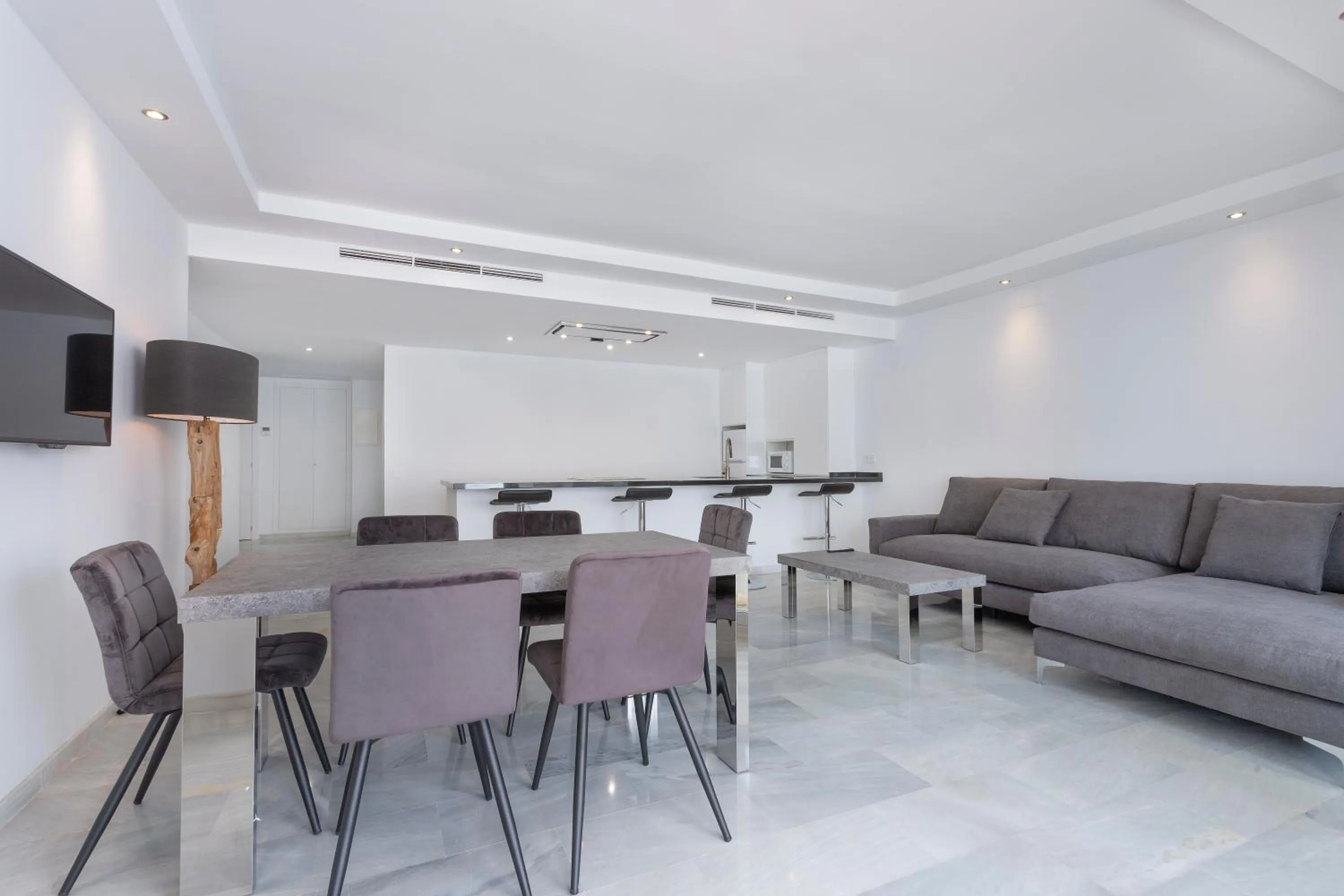 Dining area in B51 Executive Flats Marbella