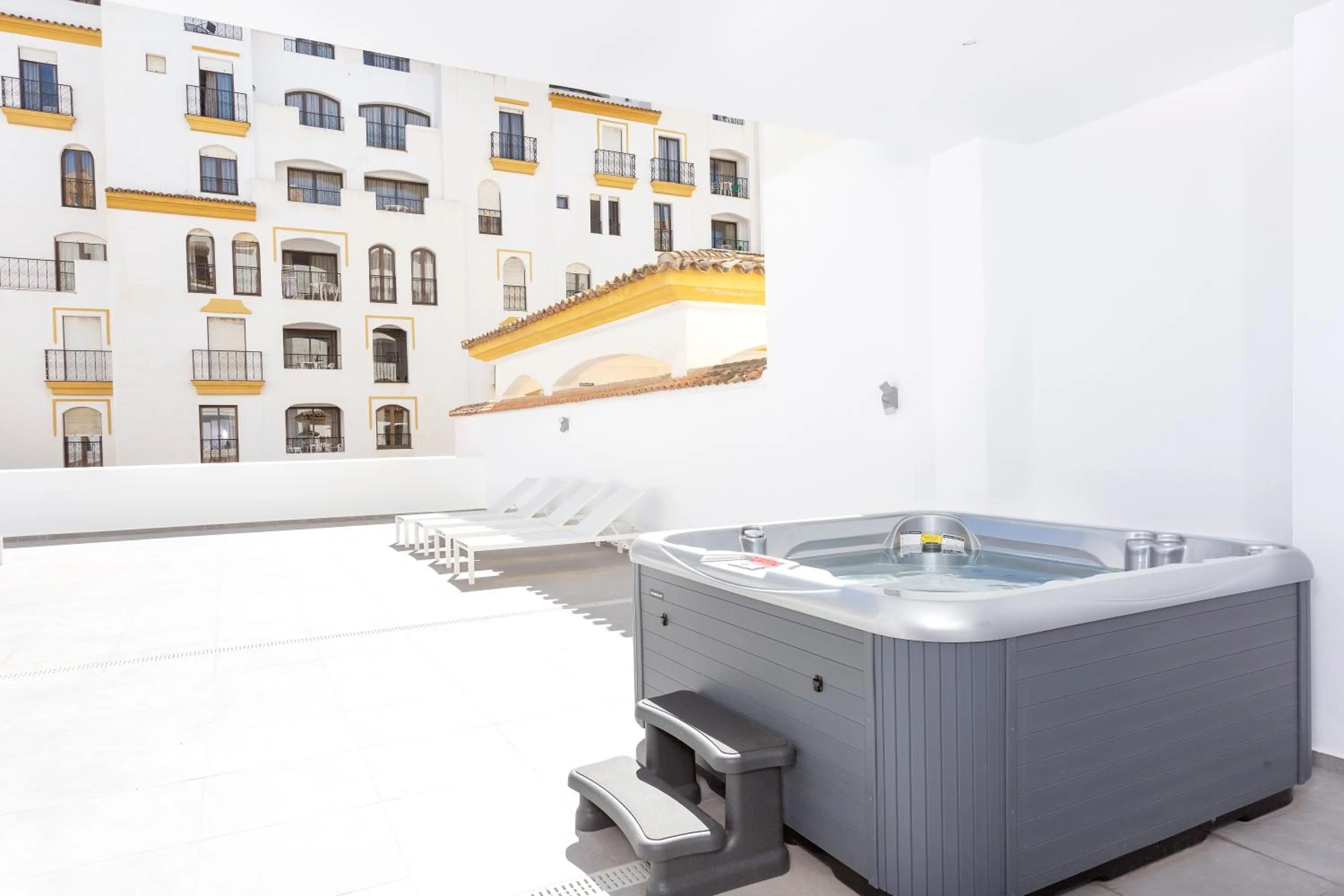 Hot Tub in B51 Executive Flats Marbella