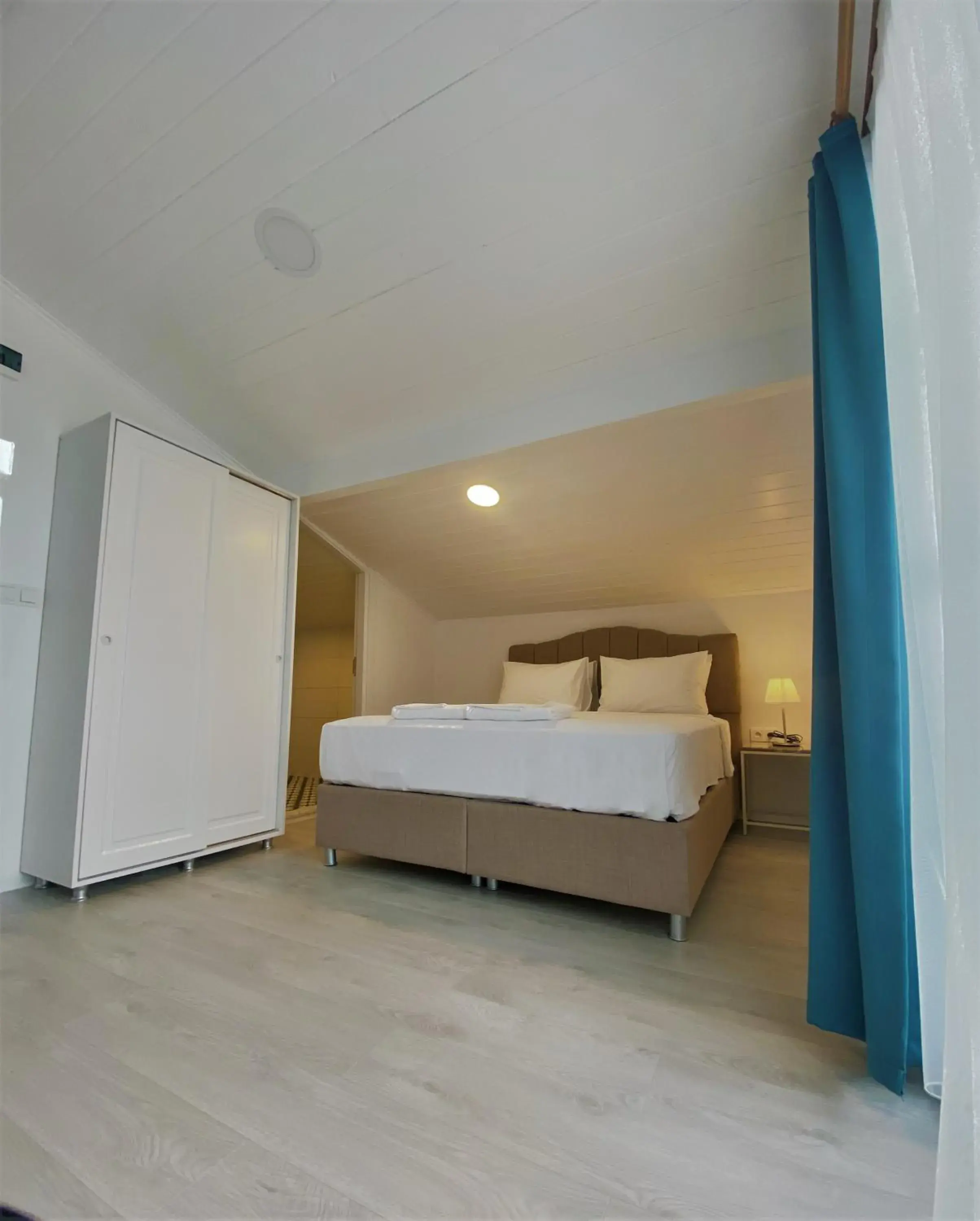 Photo of the whole room, Bed in Cunda Kordon Otel Photo of the whole room, Bed in Cunda Kordon Otel