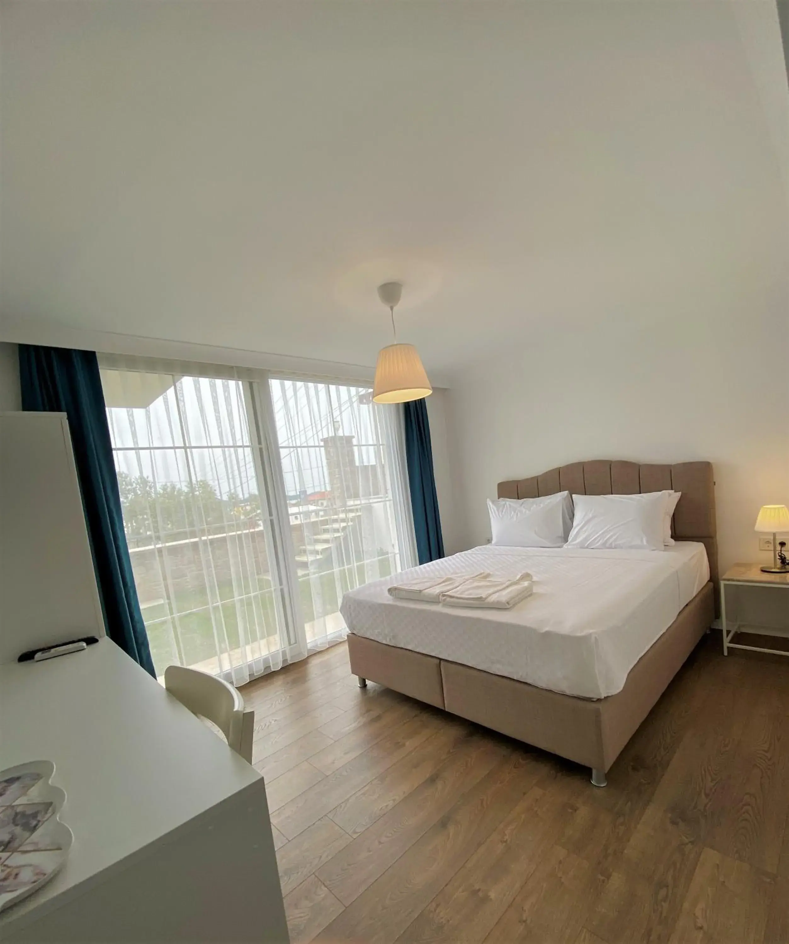 Photo of the whole room, Bed in Cunda Kordon Otel Photo of the whole room, Bed in Cunda Kordon Otel