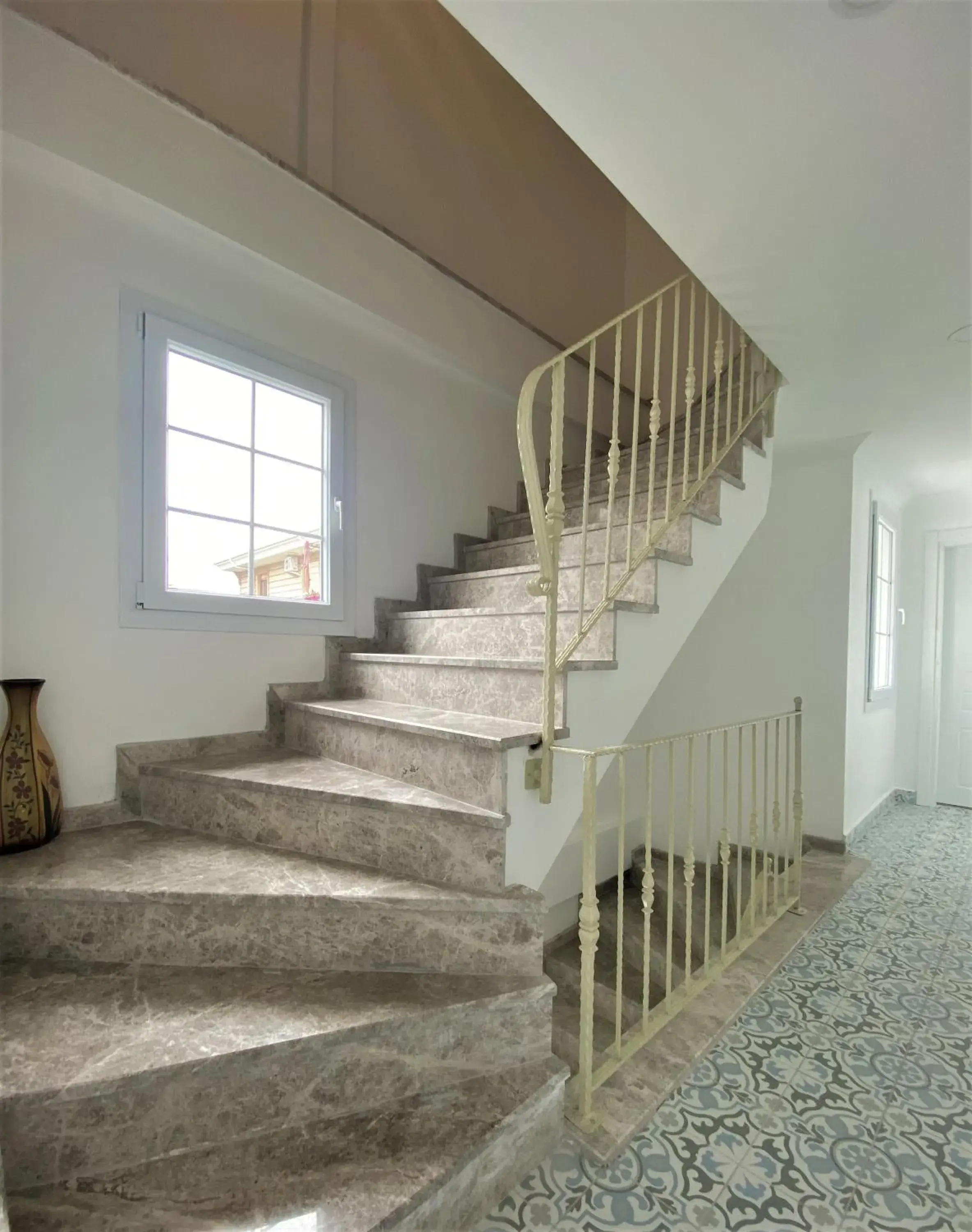 Property building in Cunda Kordon Otel Property building in Cunda Kordon Otel