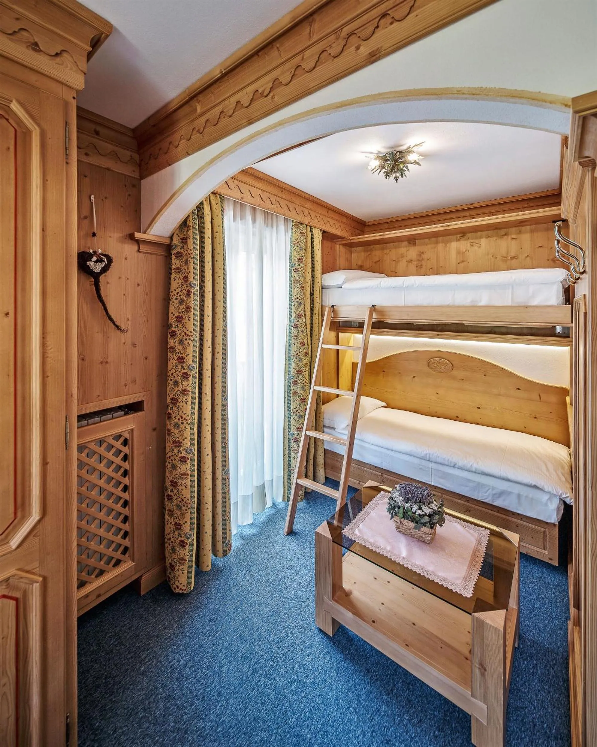 Photo of the whole room, Bed in Hotel Columbia & Spa