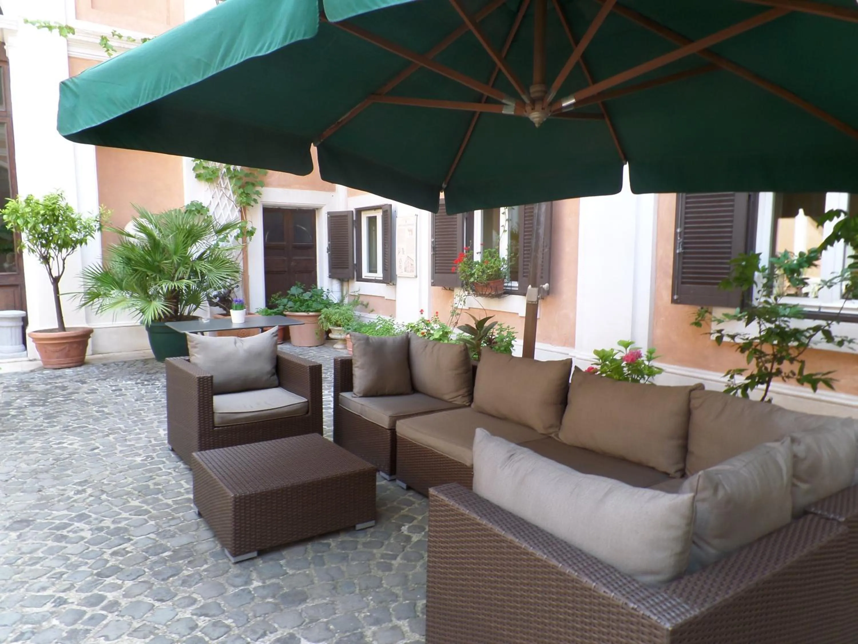 Patio in Relais Hotel Antico Palazzo Rospigliosi