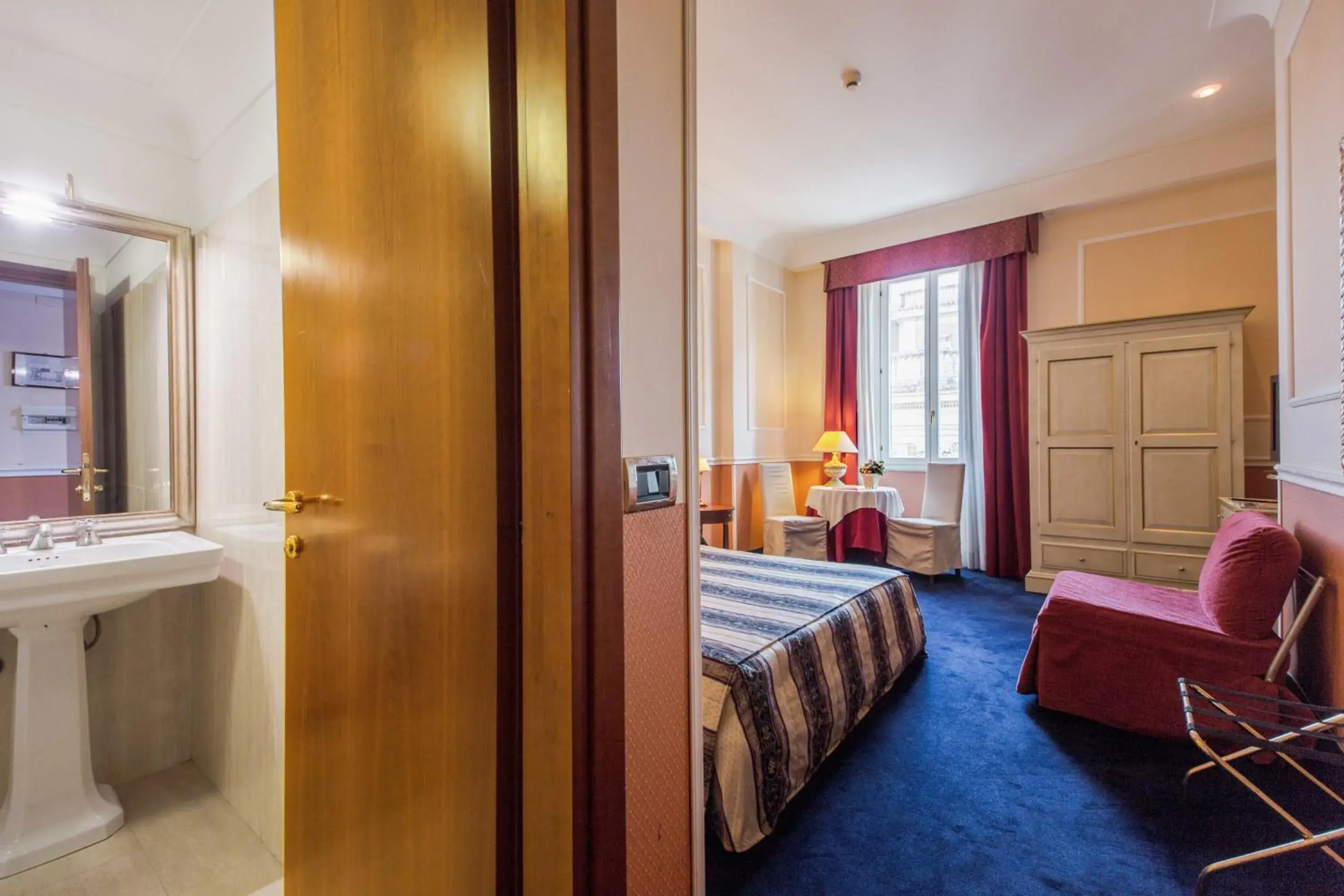 Day, Bed in Relais Hotel Antico Palazzo Rospigliosi Day, Bed in Relais Hotel Antico Palazzo Rospigliosi