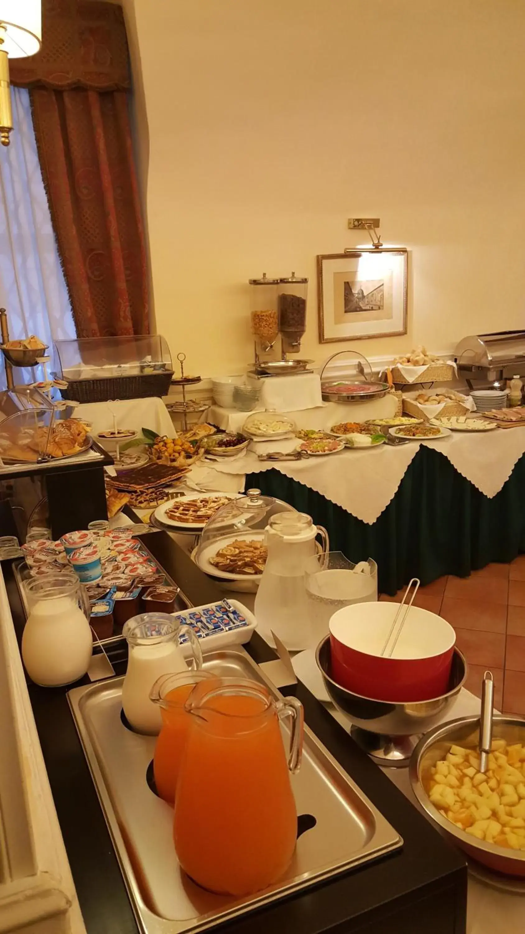 Breakfast in Relais Hotel Antico Palazzo Rospigliosi Breakfast in Relais Hotel Antico Palazzo Rospigliosi