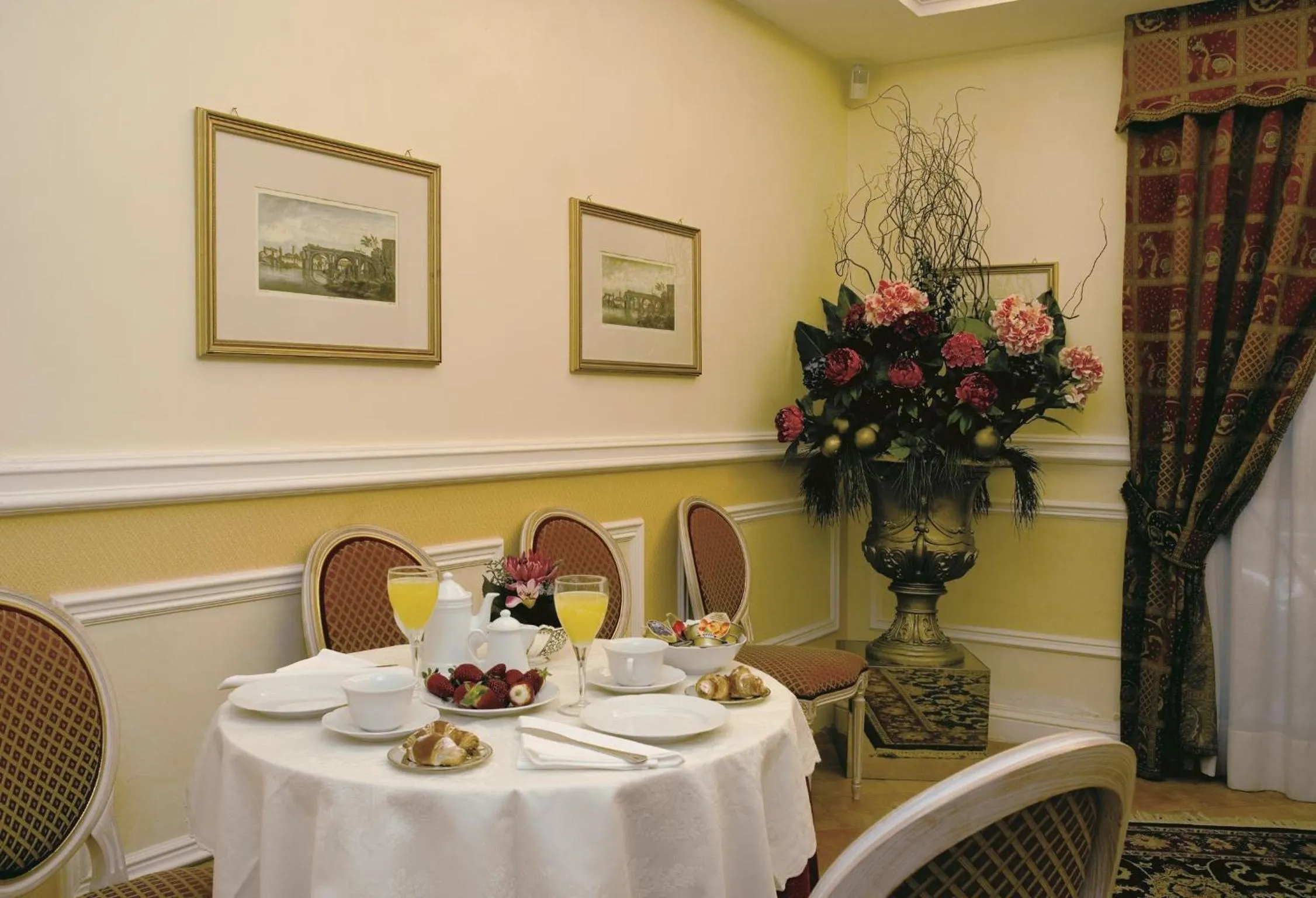 Restaurant/places to eat in Relais Hotel Antico Palazzo Rospigliosi