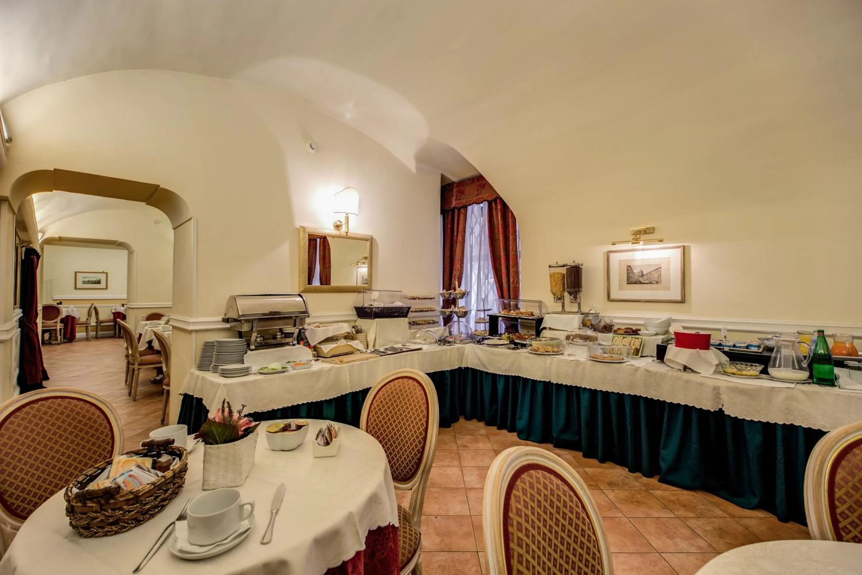 Restaurant/places to eat in Relais Hotel Antico Palazzo Rospigliosi