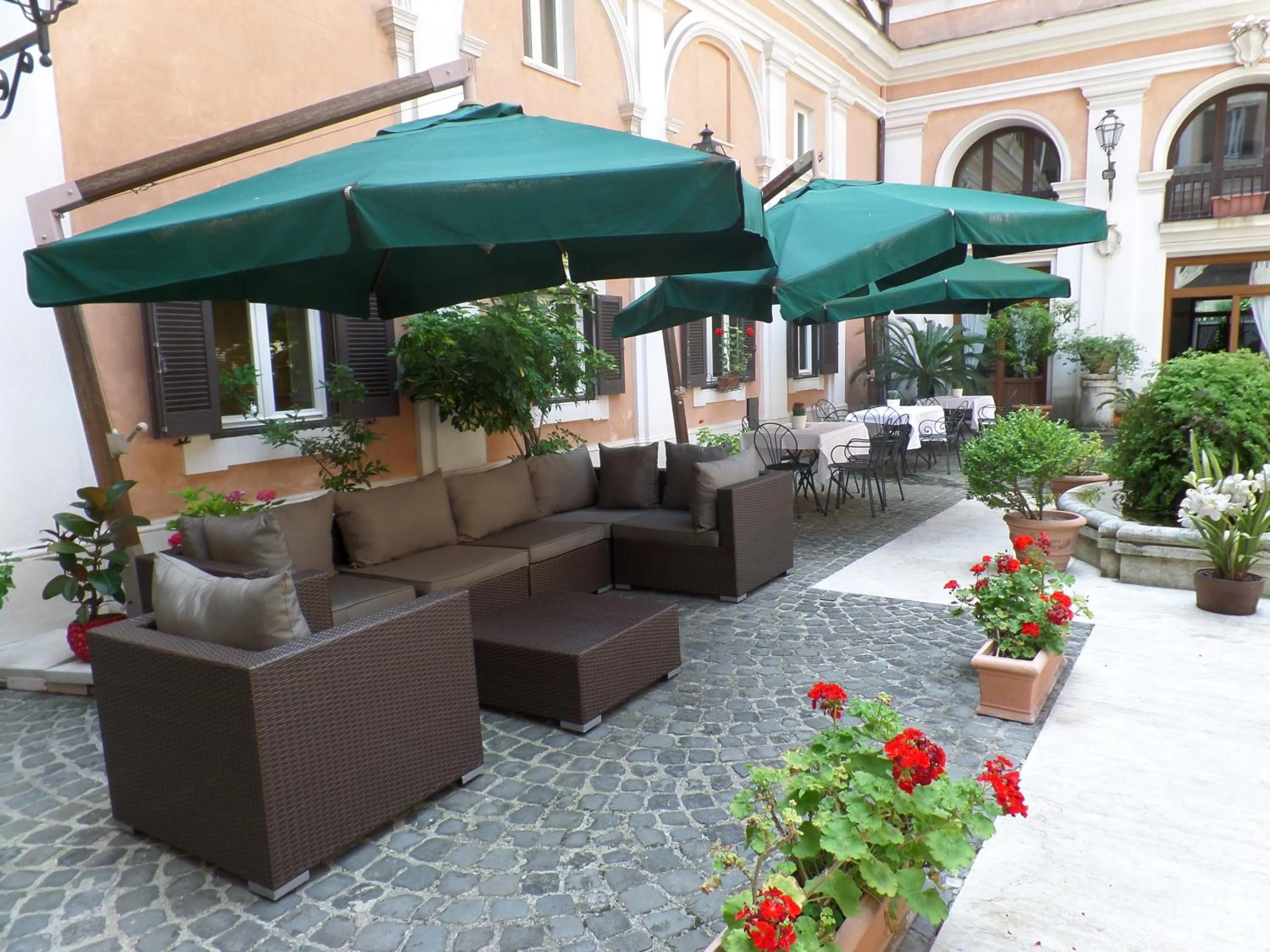 Patio in Relais Hotel Antico Palazzo Rospigliosi