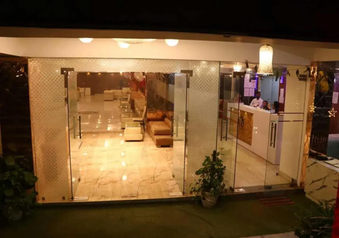 Facade/entrance in Hotel Haveli Palace Facade/entrance in Hotel Haveli Palace