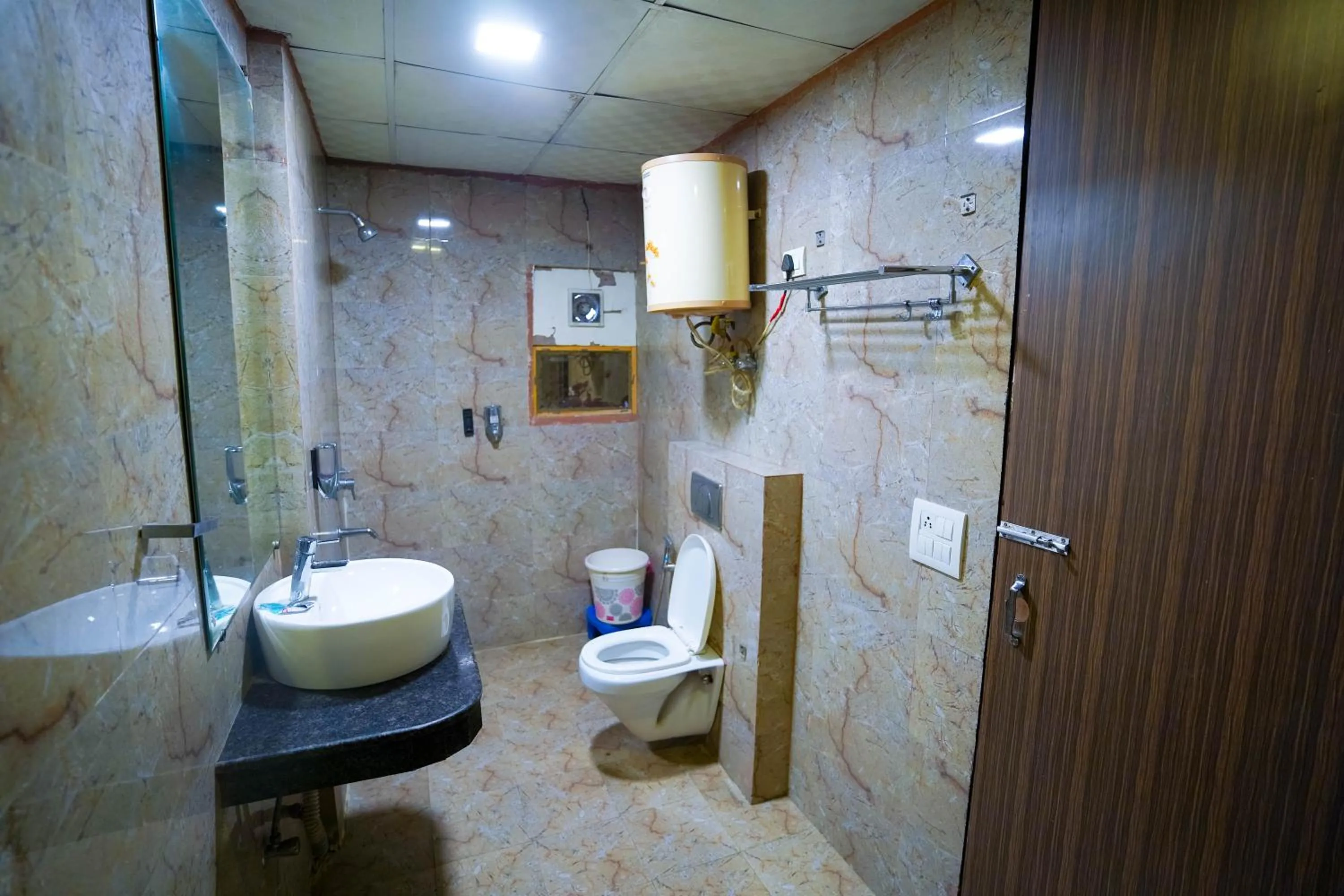 Shower in Hotel Haveli Palace