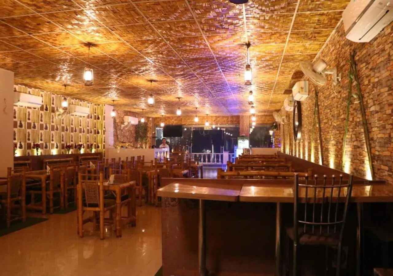 Restaurant/places to eat in Hotel Haveli Palace