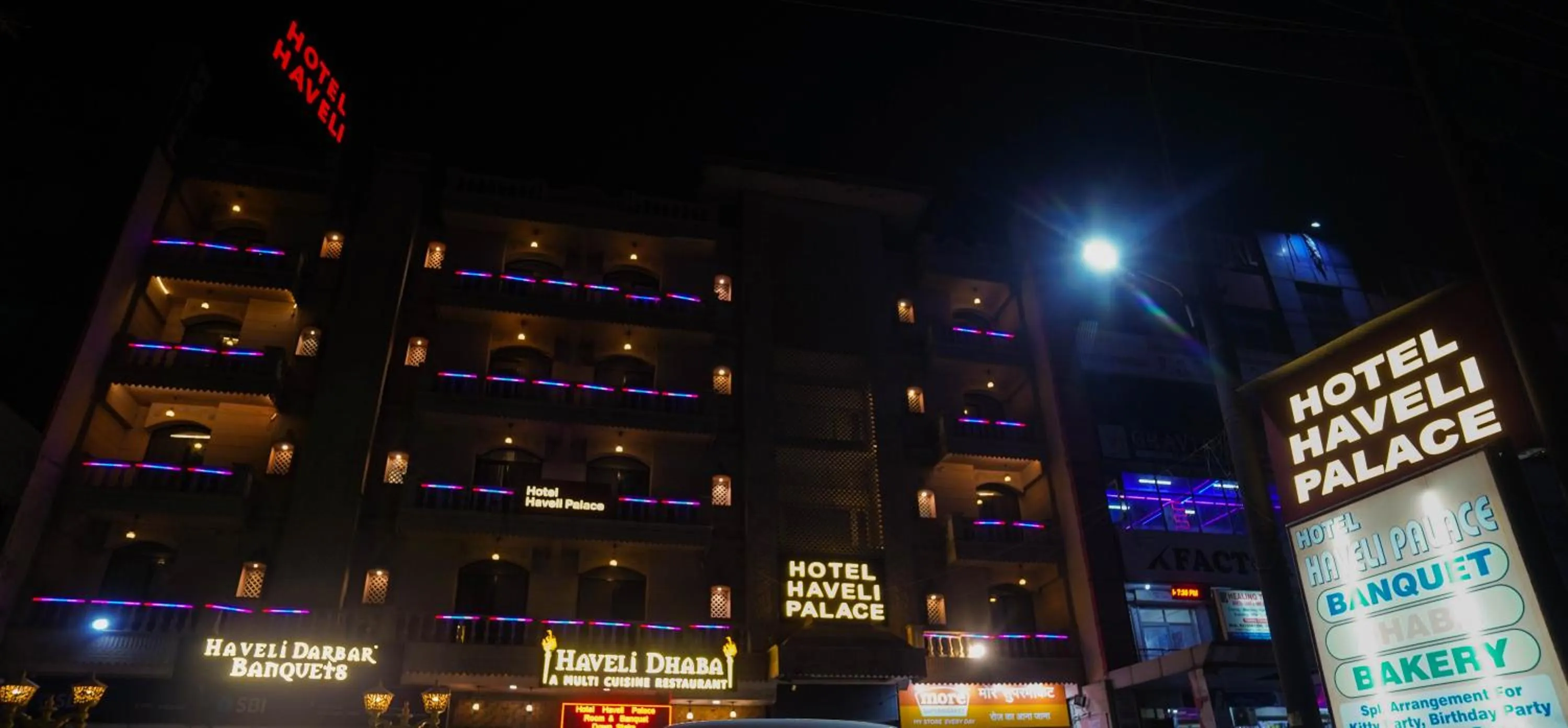 Night in Hotel Haveli Palace