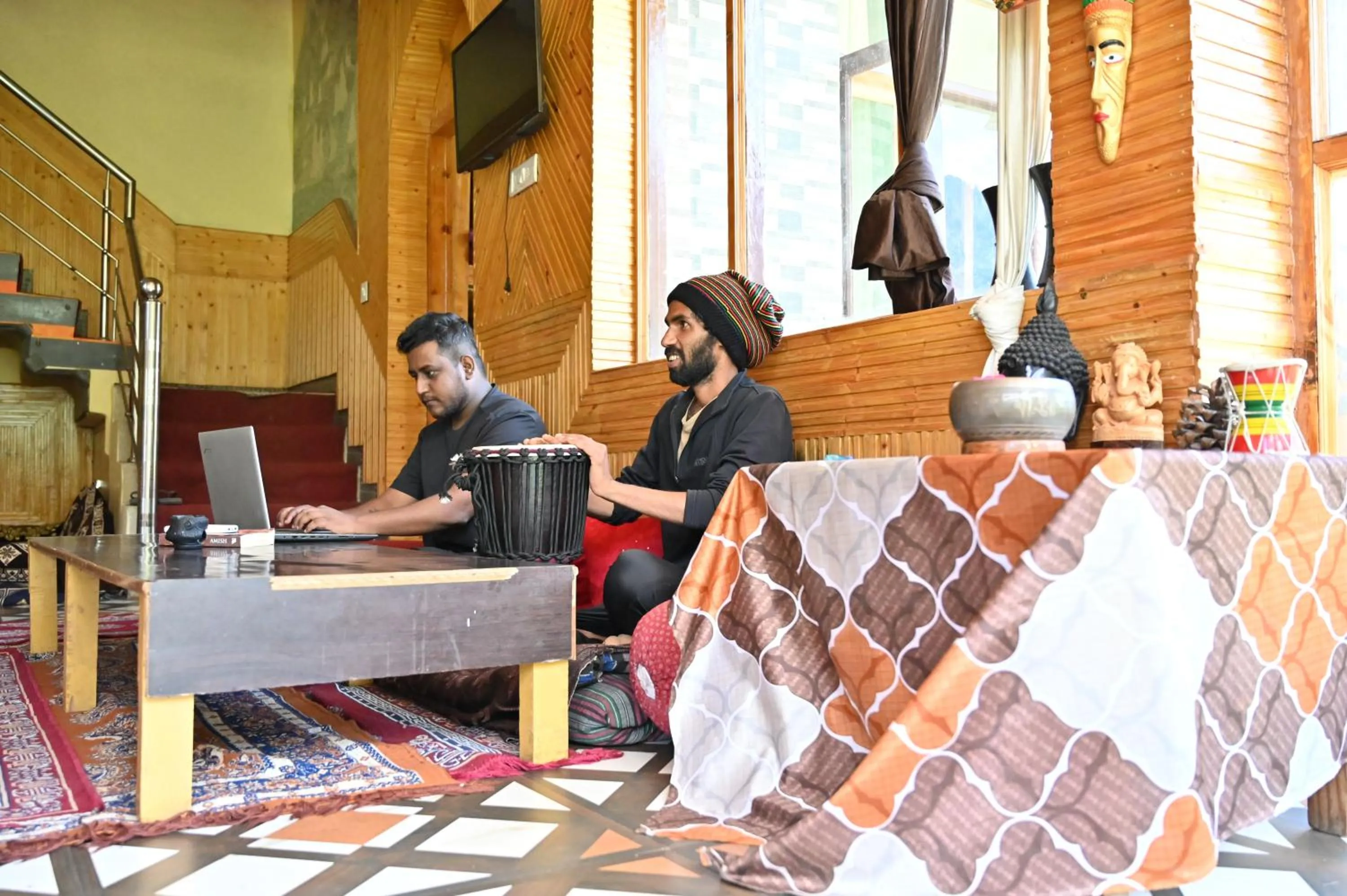 People in indian backpackers hostel