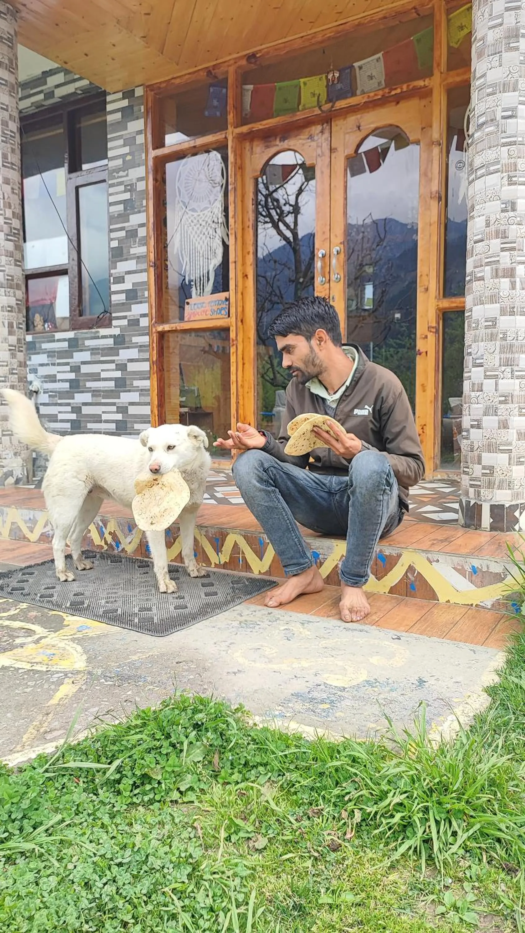 People in indian backpackers hostel