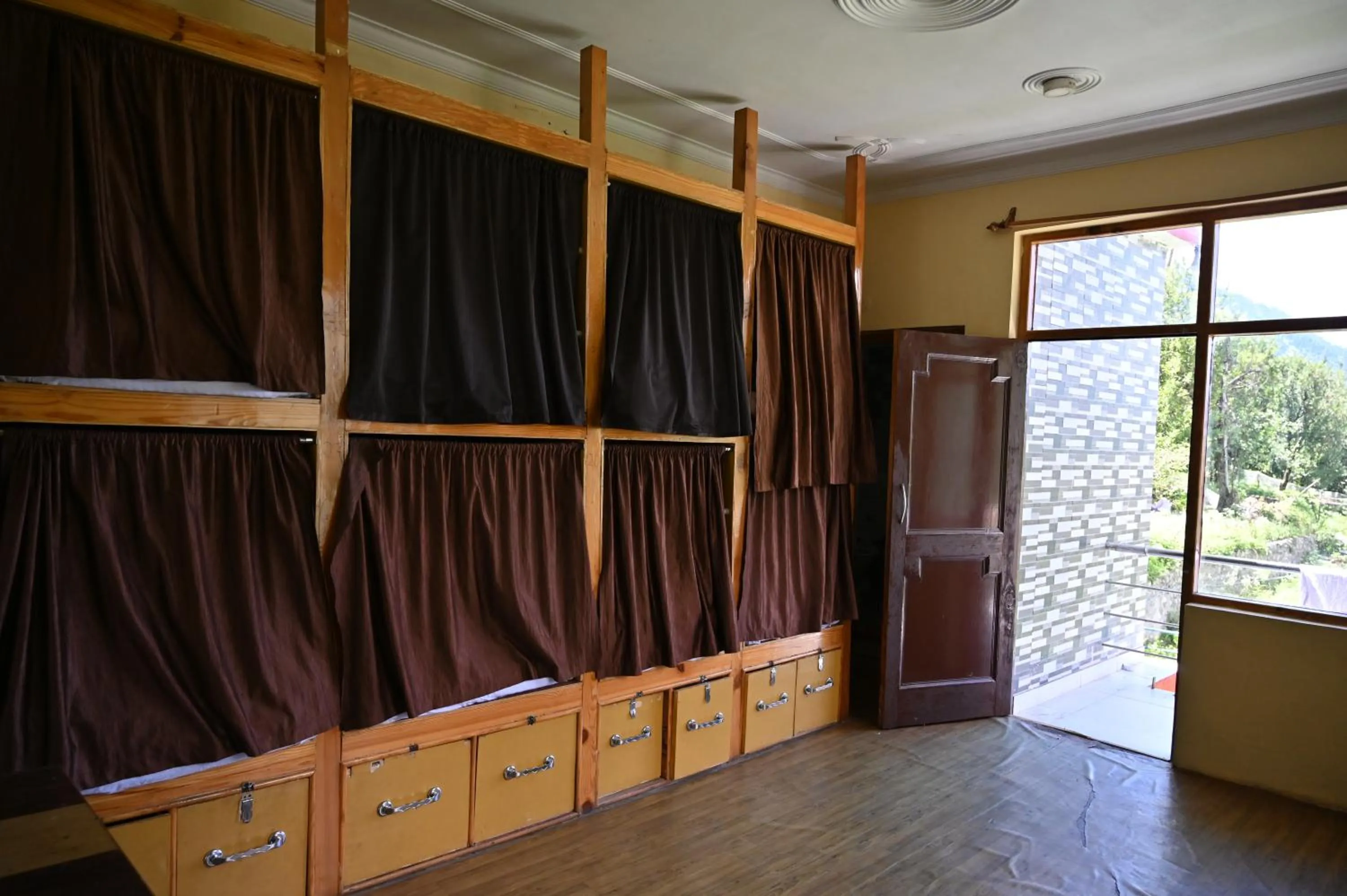 Bed in indian backpackers hostel