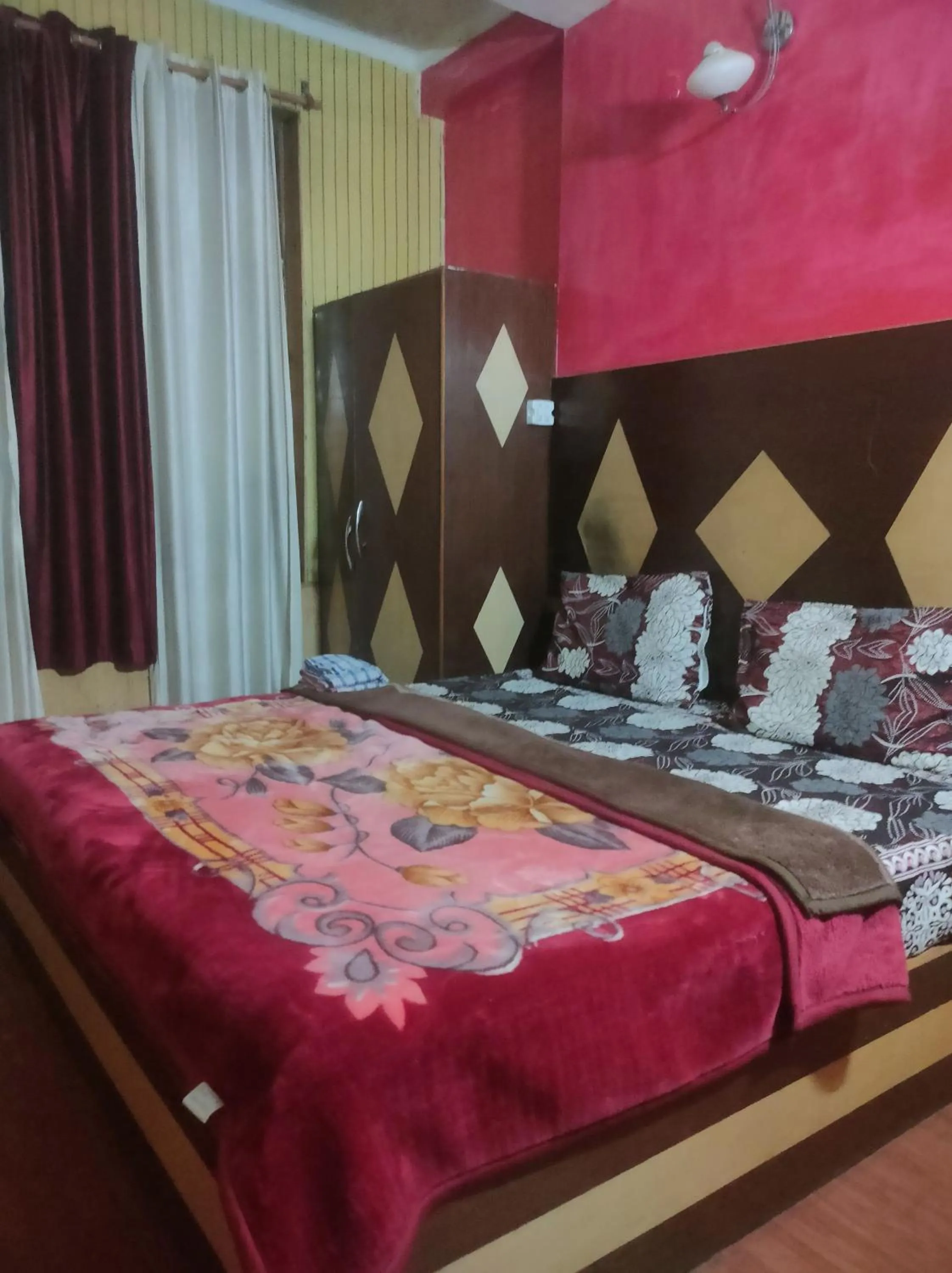 Bedroom, Bed in indian backpackers hostel