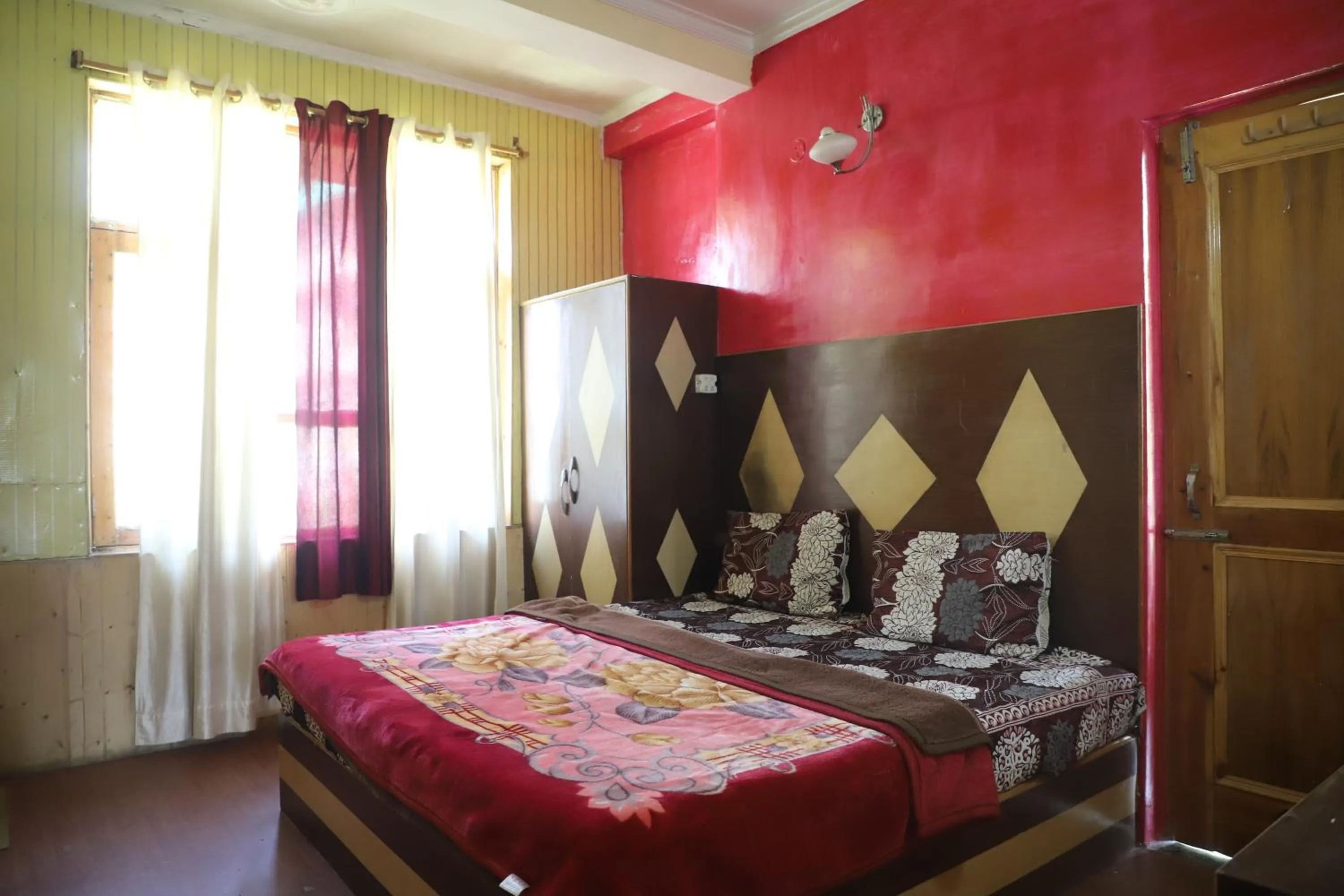 Bed in indian backpackers hostel