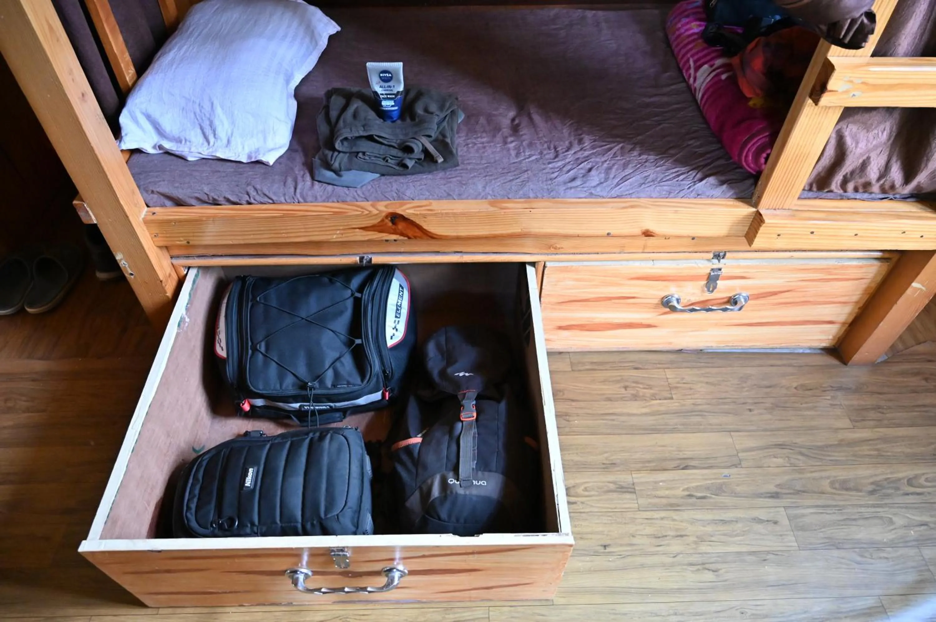 bunk bed, Bed in indian backpackers hostel