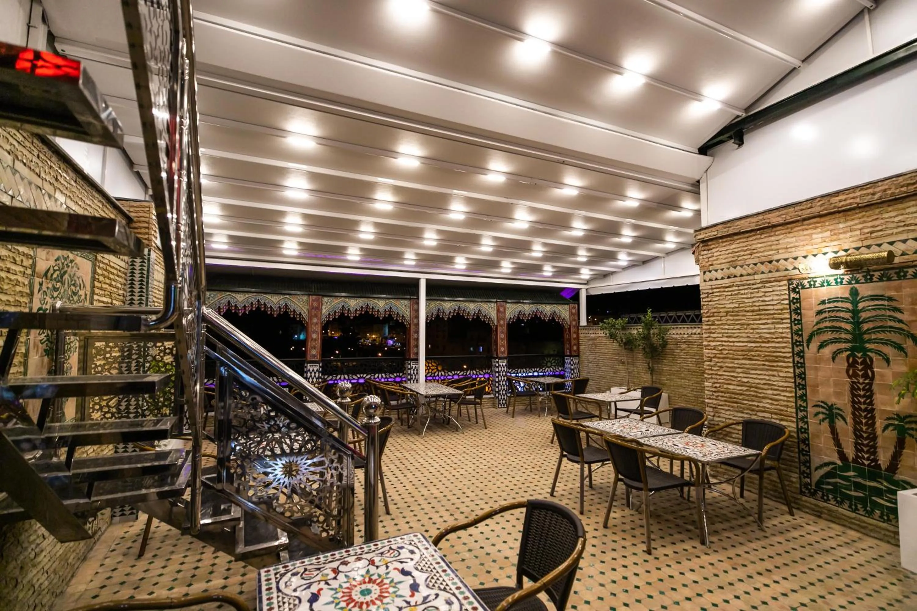 Restaurant/places to eat in Hotel & Ryad DALILA