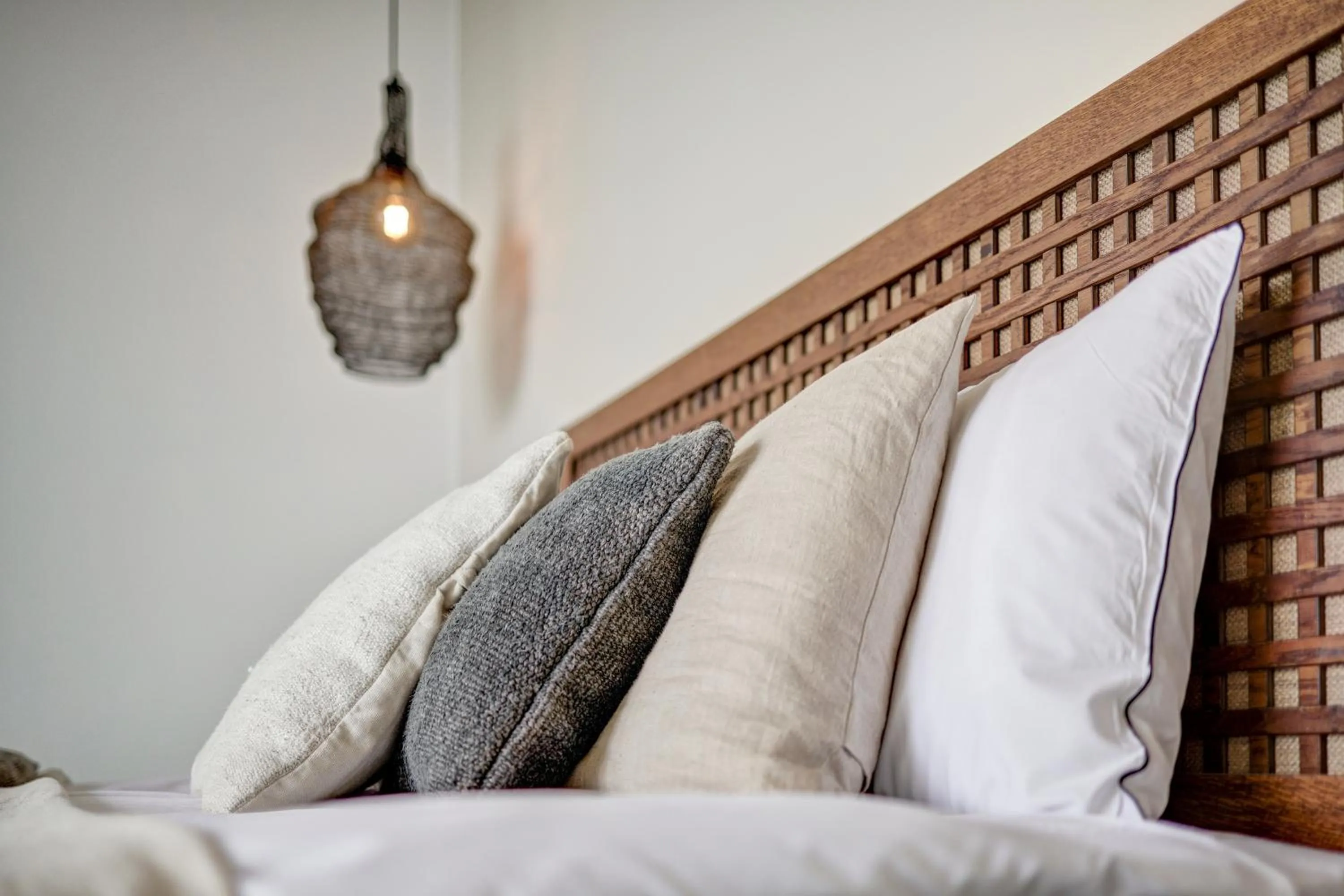 Bed in Umani Hotel - Free Beach - Free Parking