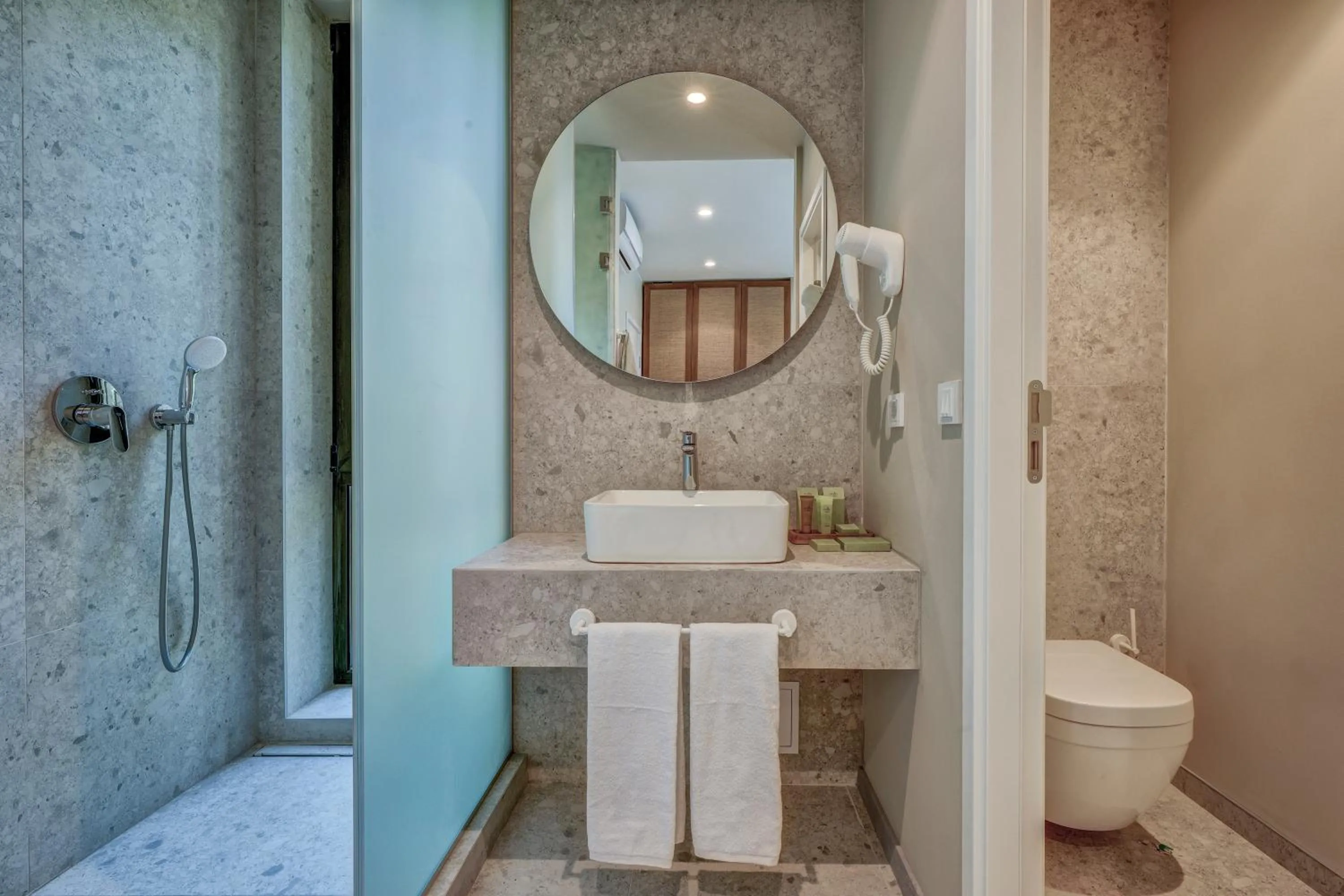 Bathroom in Umani Hotel - Free Beach - Free Parking