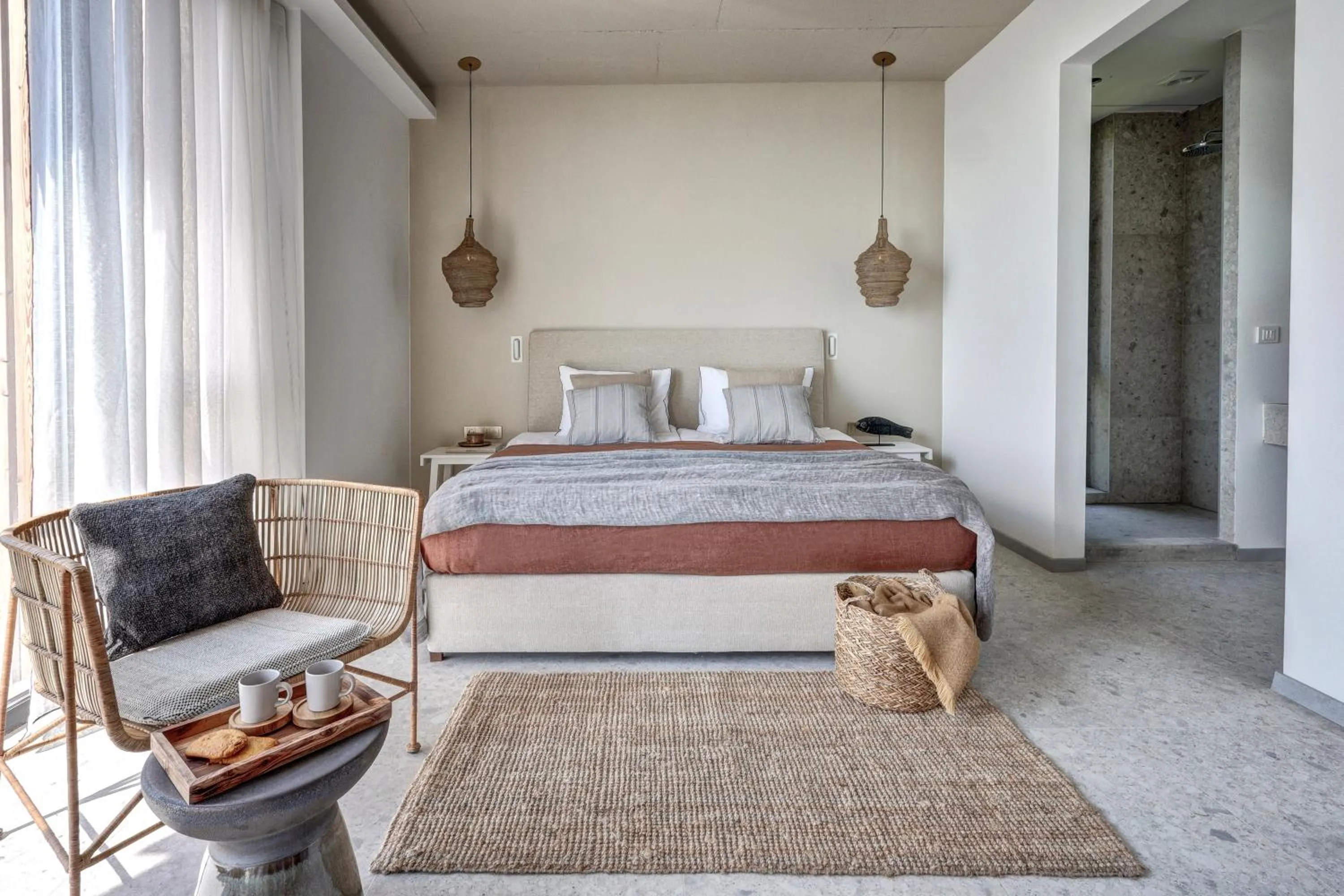 Bed in Umani Hotel - Free Beach - Free Parking