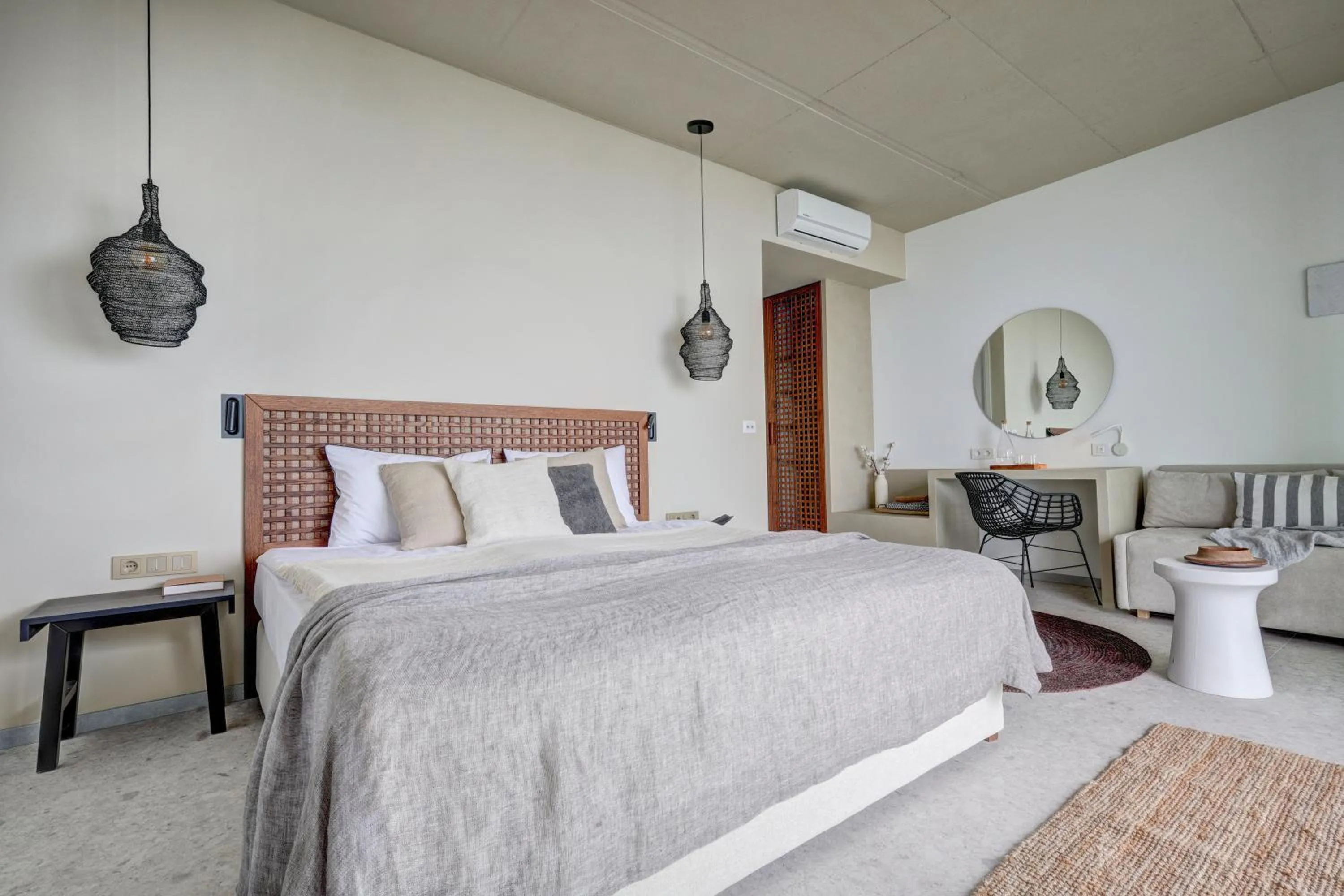 Bed in Umani Hotel - Free Beach - Free Parking