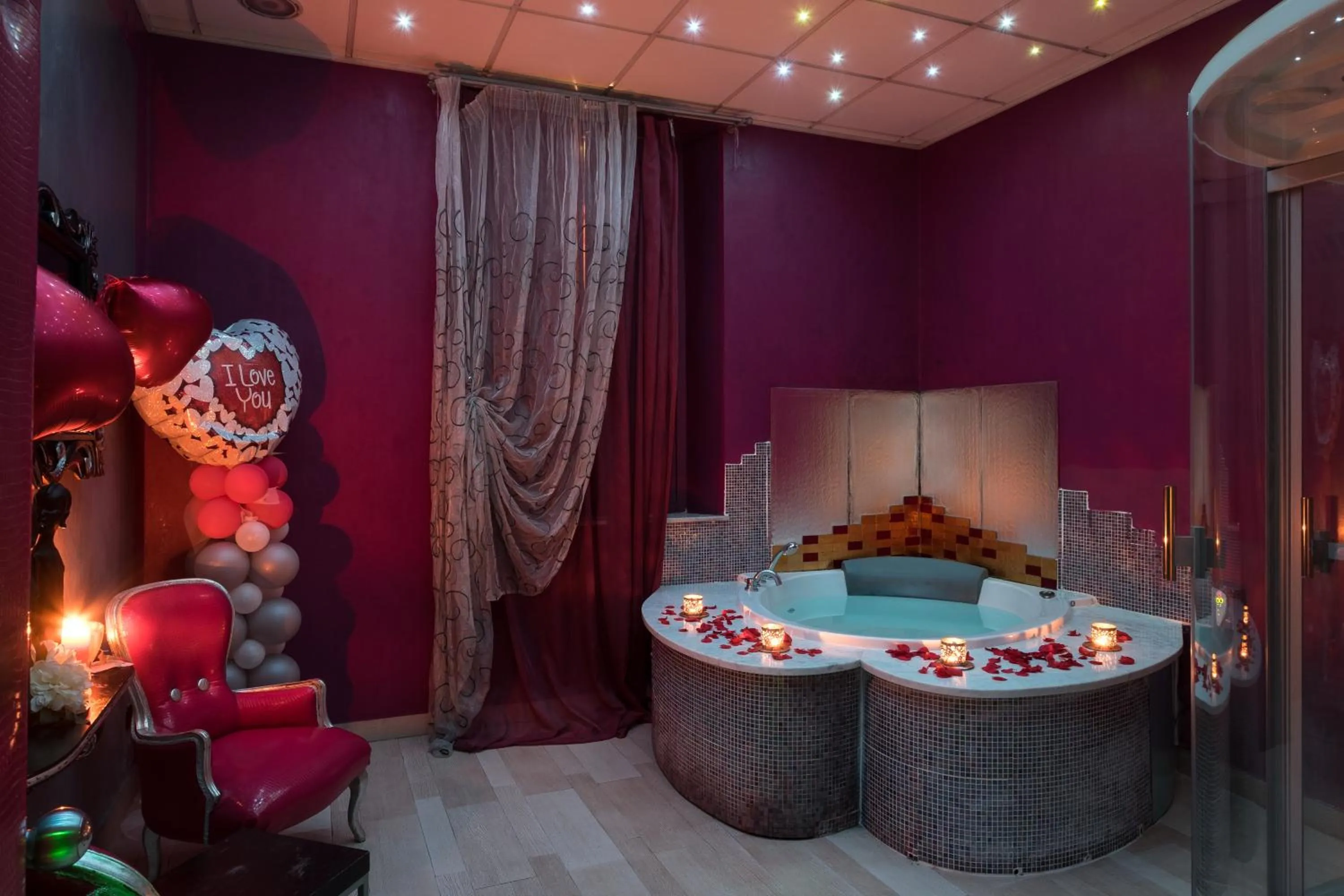 Hot Tub in Hotel Manzoni Wellness&Spa