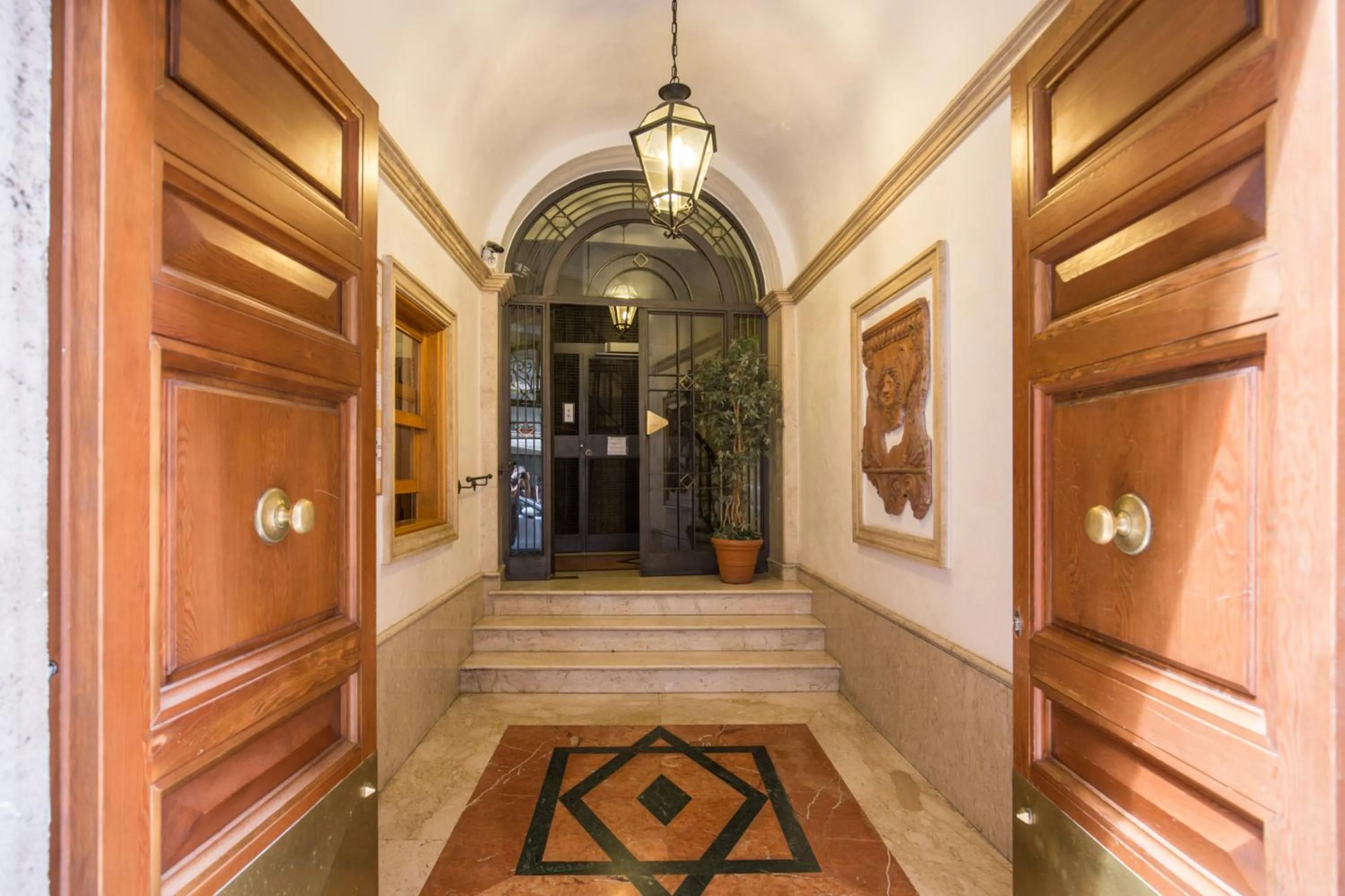 Property building in Notti A Roma