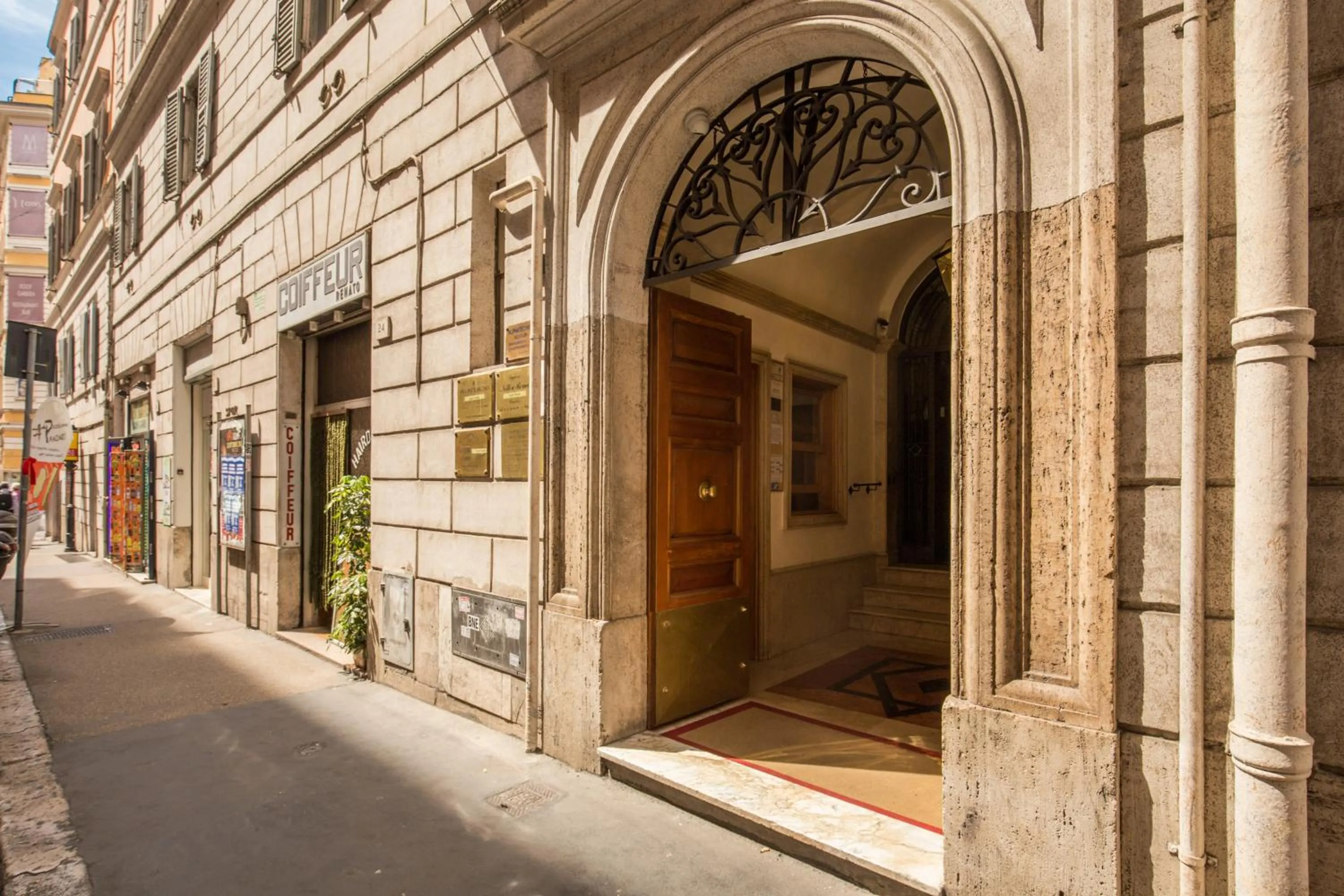 Property building in Notti A Roma