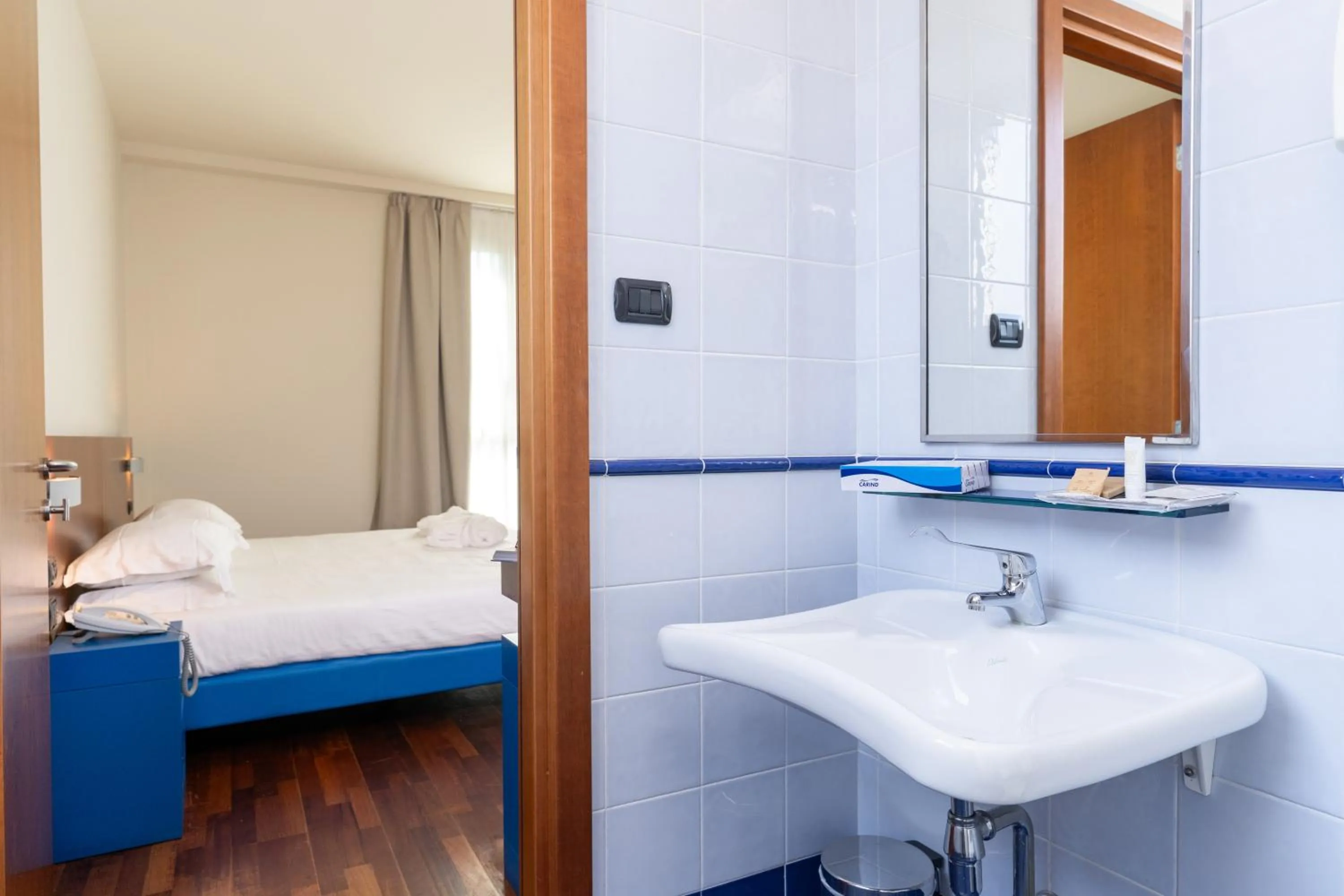 Bathroom, Bed in Hotel Balance