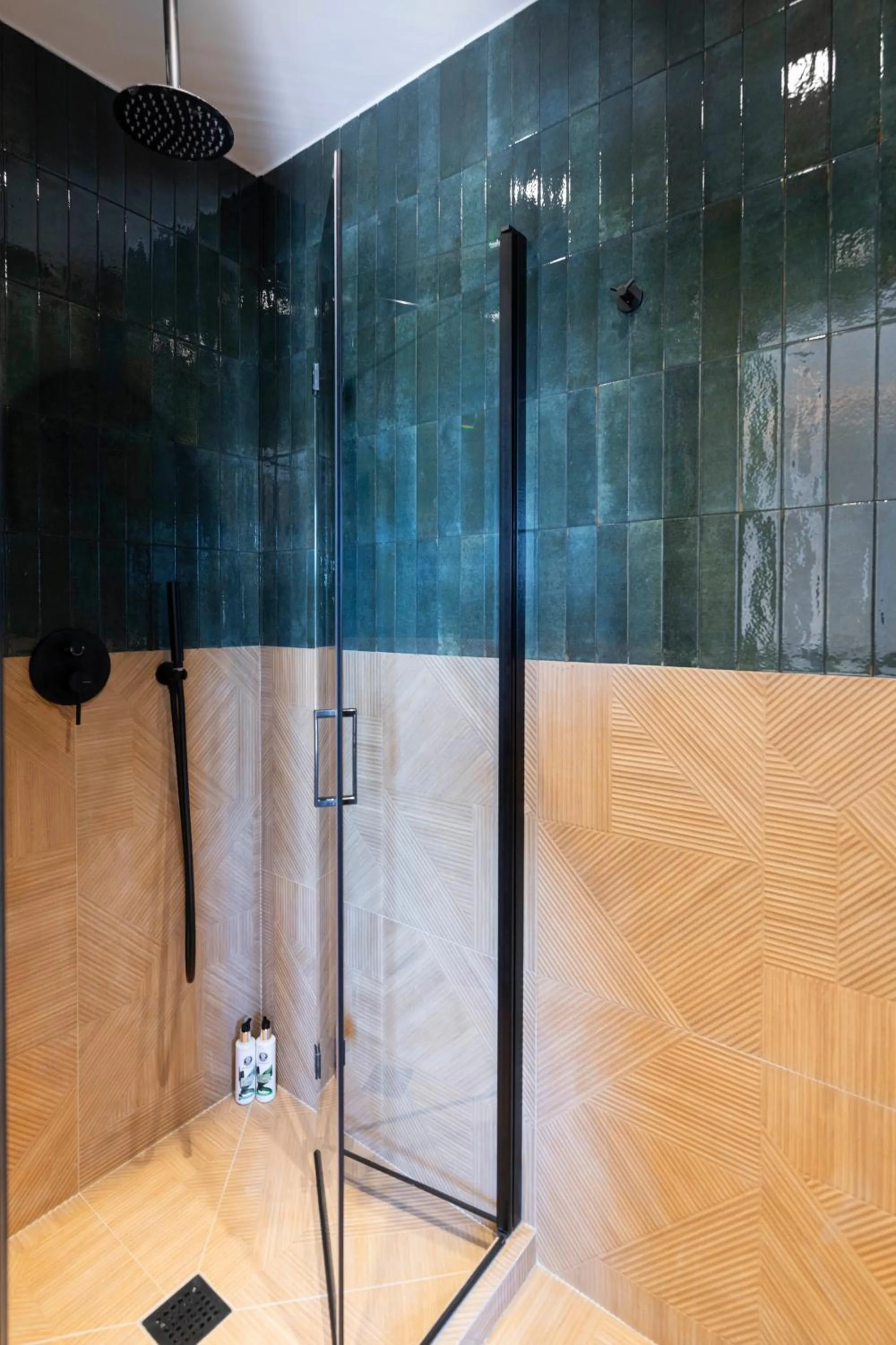 Shower in PAREA Athens