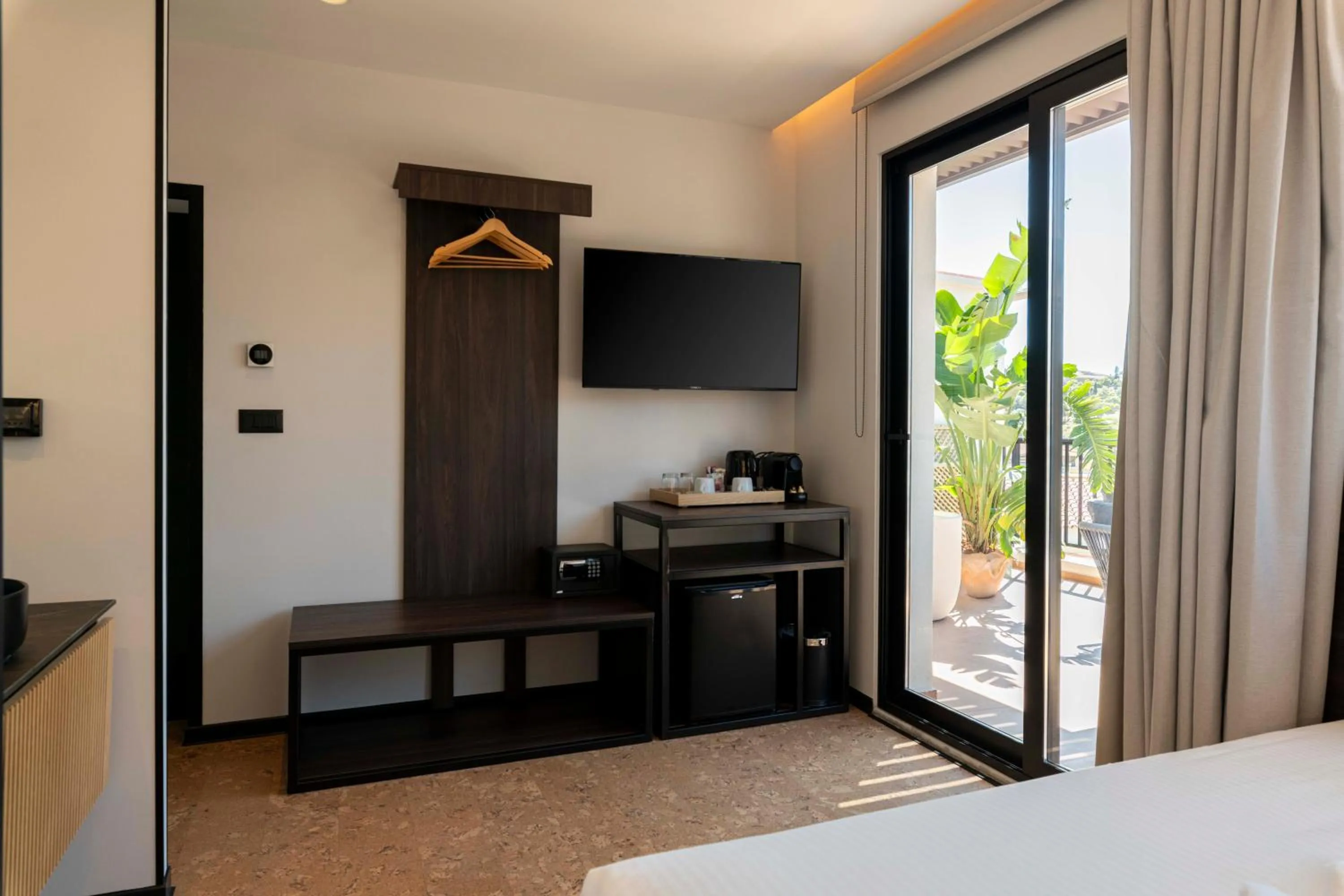 Coffee/tea facilities, Bed in PAREA Athens