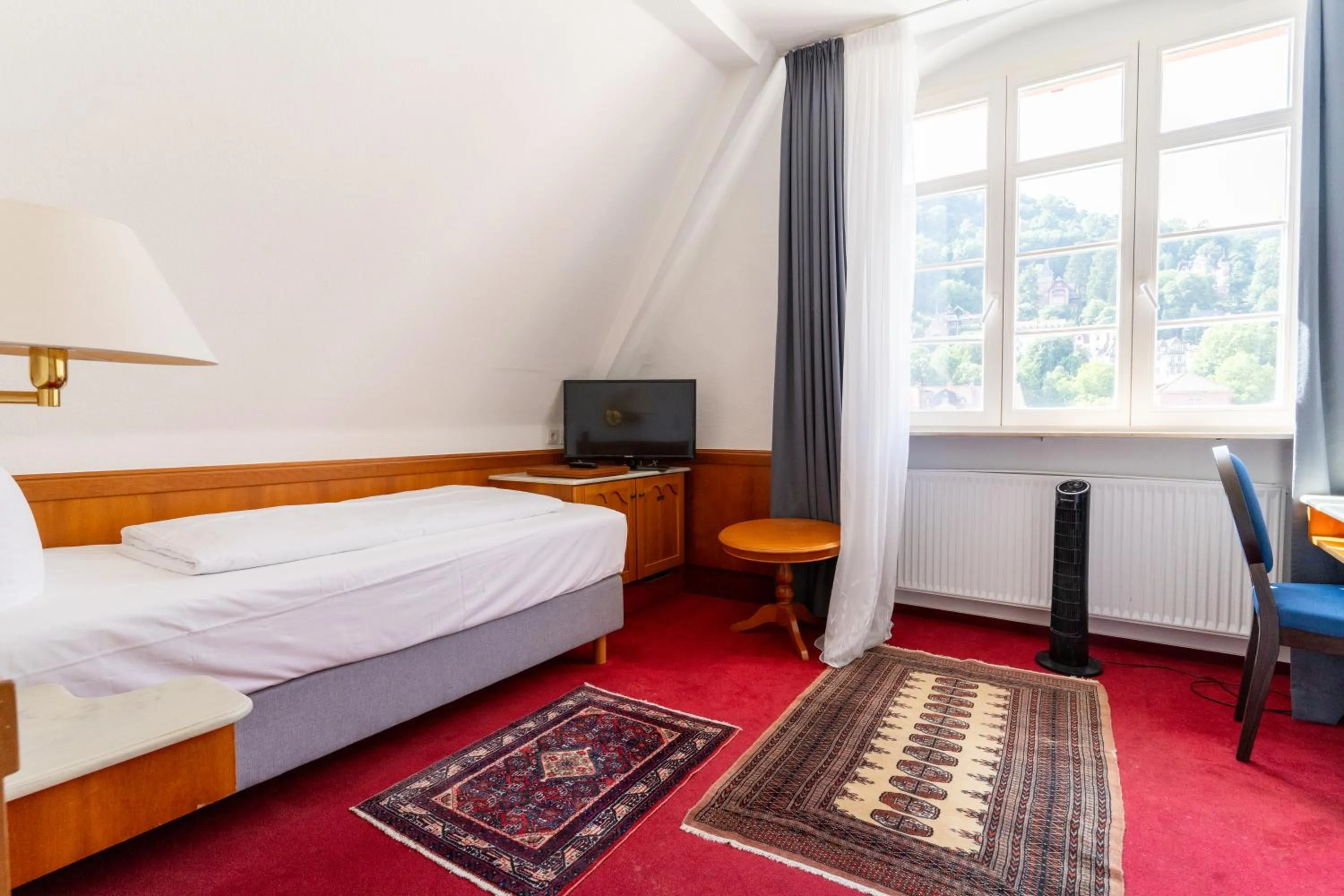 Communal lounge/ TV room, Bed in Hotel zum Ritter