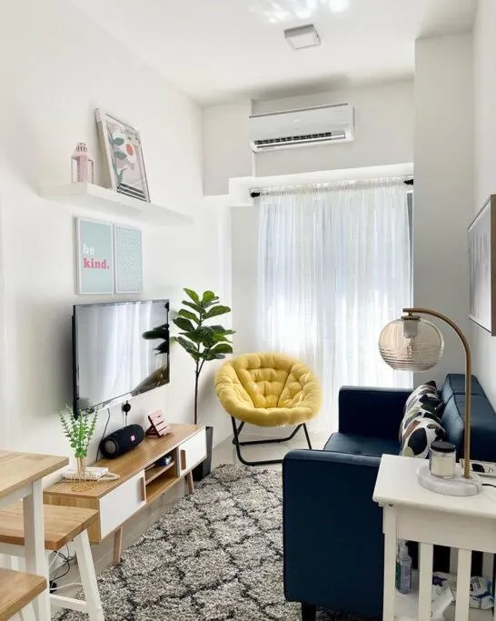 Living room in 1BR Suite near Megamall, Boni & Shaw MRT Station