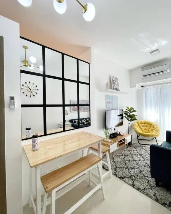 Living room in 1BR Suite near Megamall, Boni & Shaw MRT Station