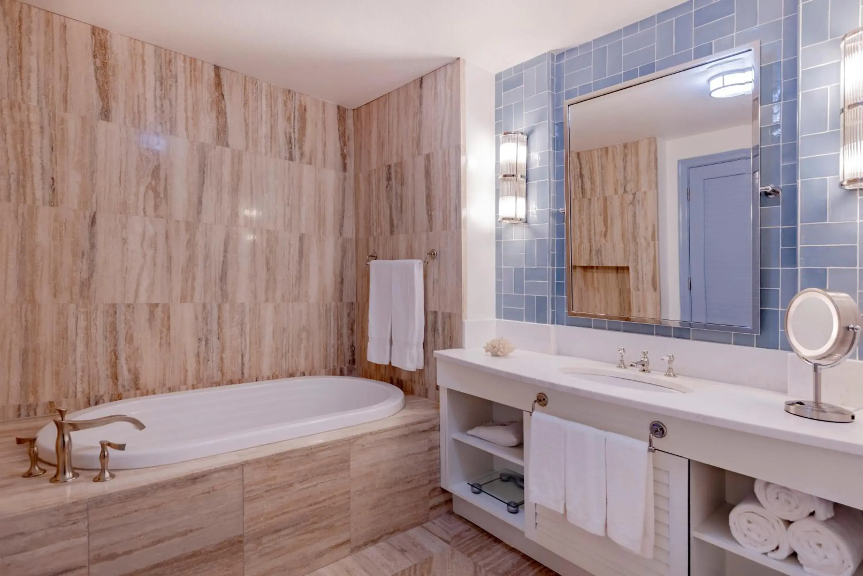 Deluxe Queen Room with Two Queen Beds and Balcony in The Seagate Deluxe Queen Room with Two Queen Beds and Balcony in The Seagate