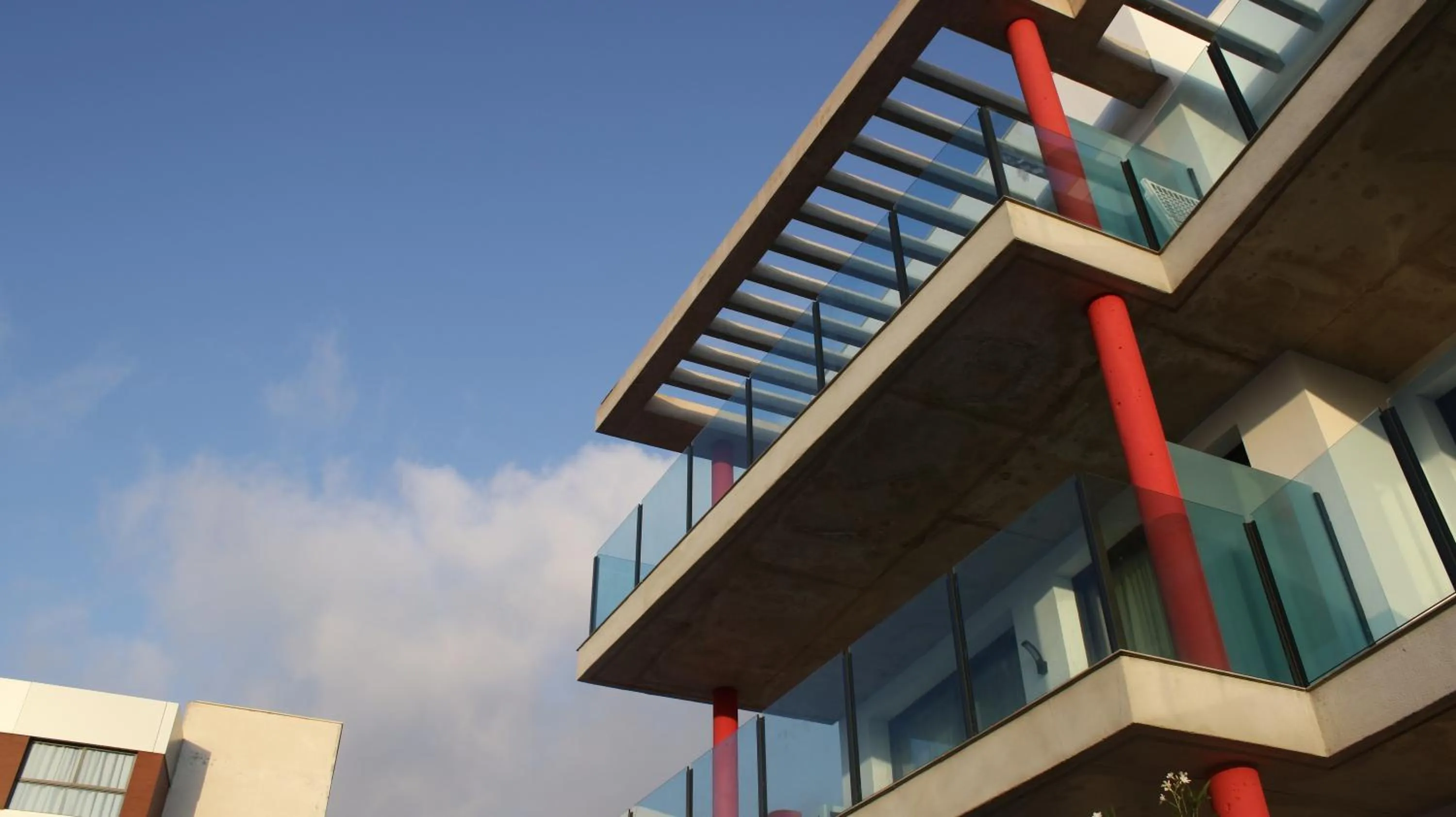 Property building in AZAHAR BEACH Red Apartments & Spa