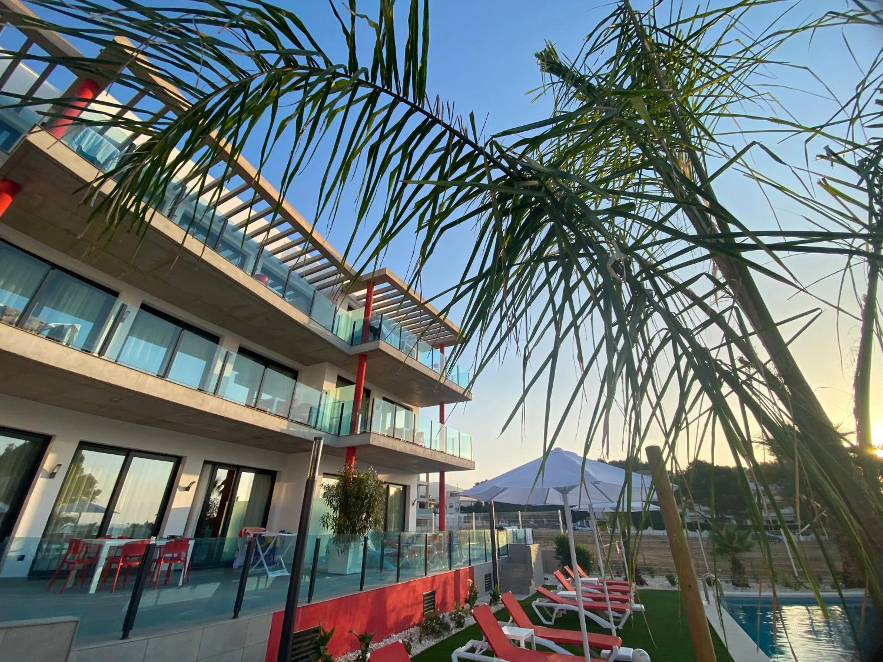 Property building in AZAHAR BEACH Red Apartments & Spa