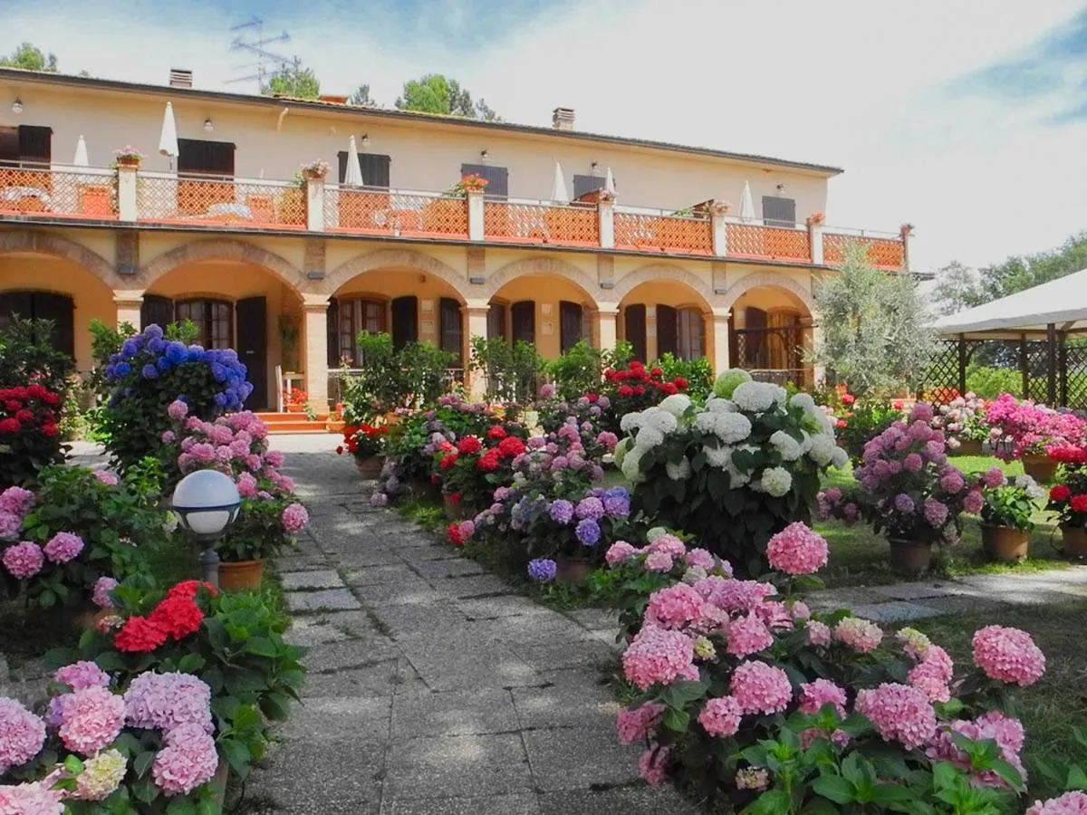 Garden in Hotel Le Renaie
