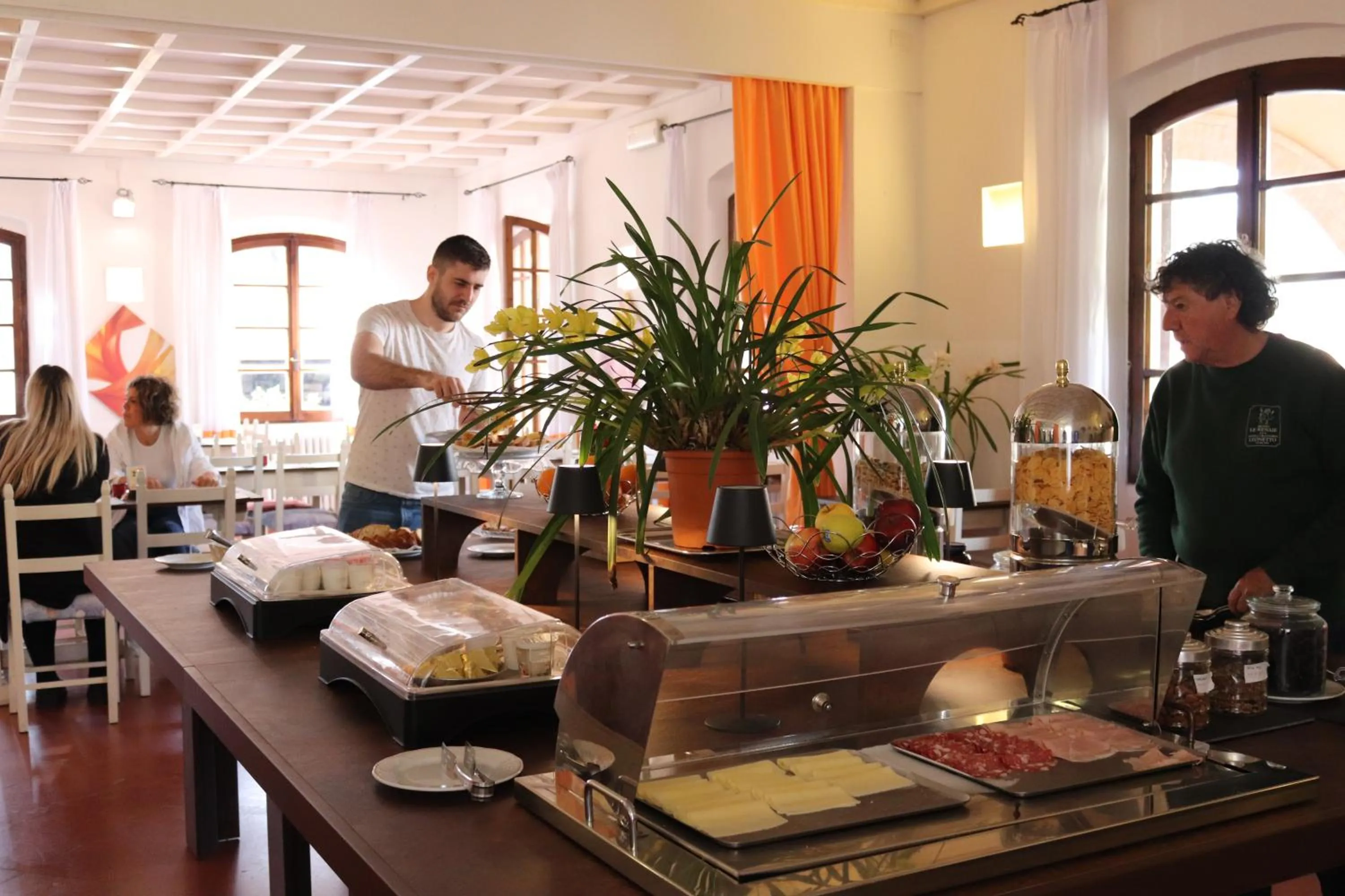 People in Hotel Le Renaie