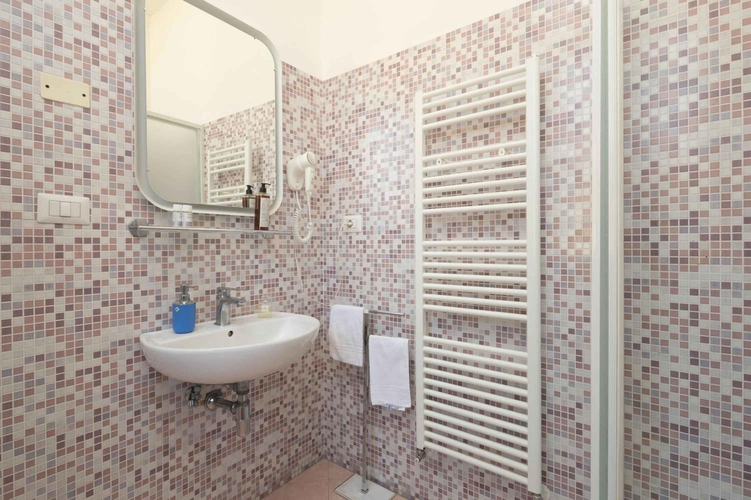 Shower in Hotel Jolì